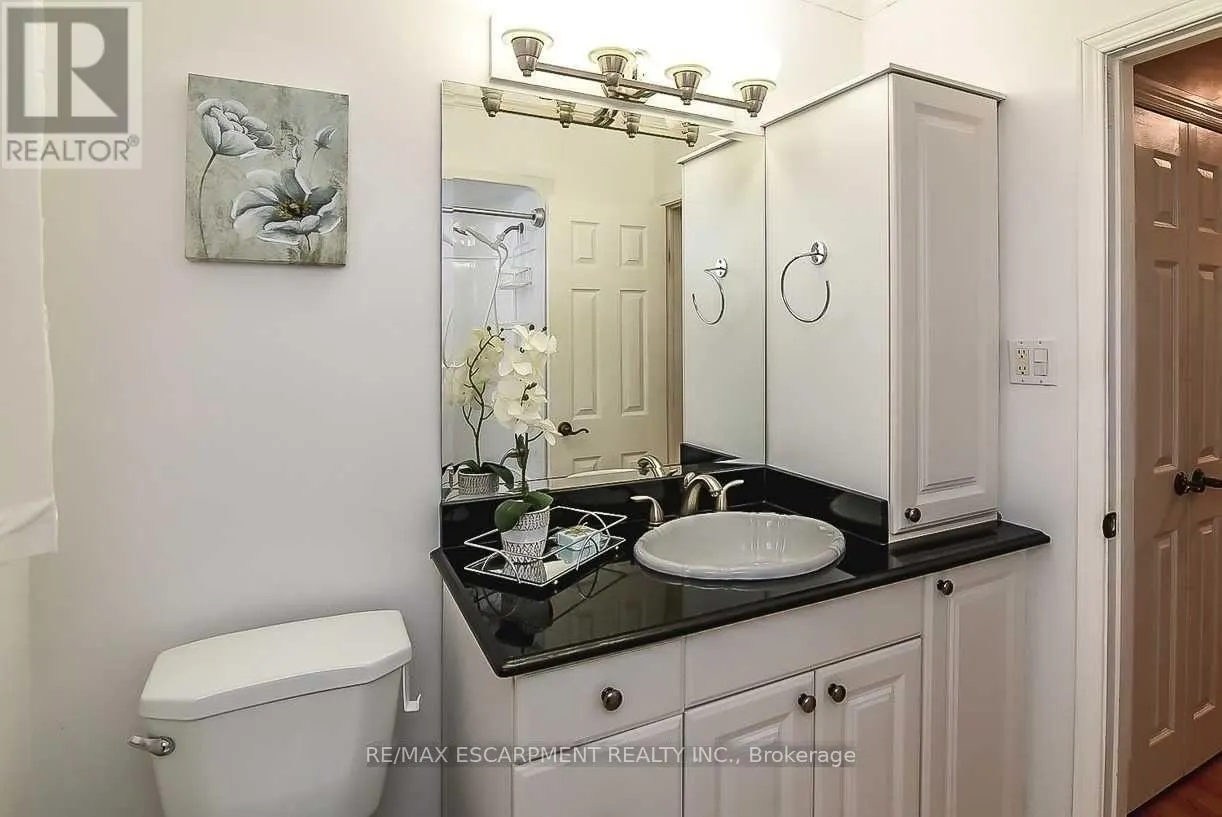 23 WOODSVIEW AVENUE W
