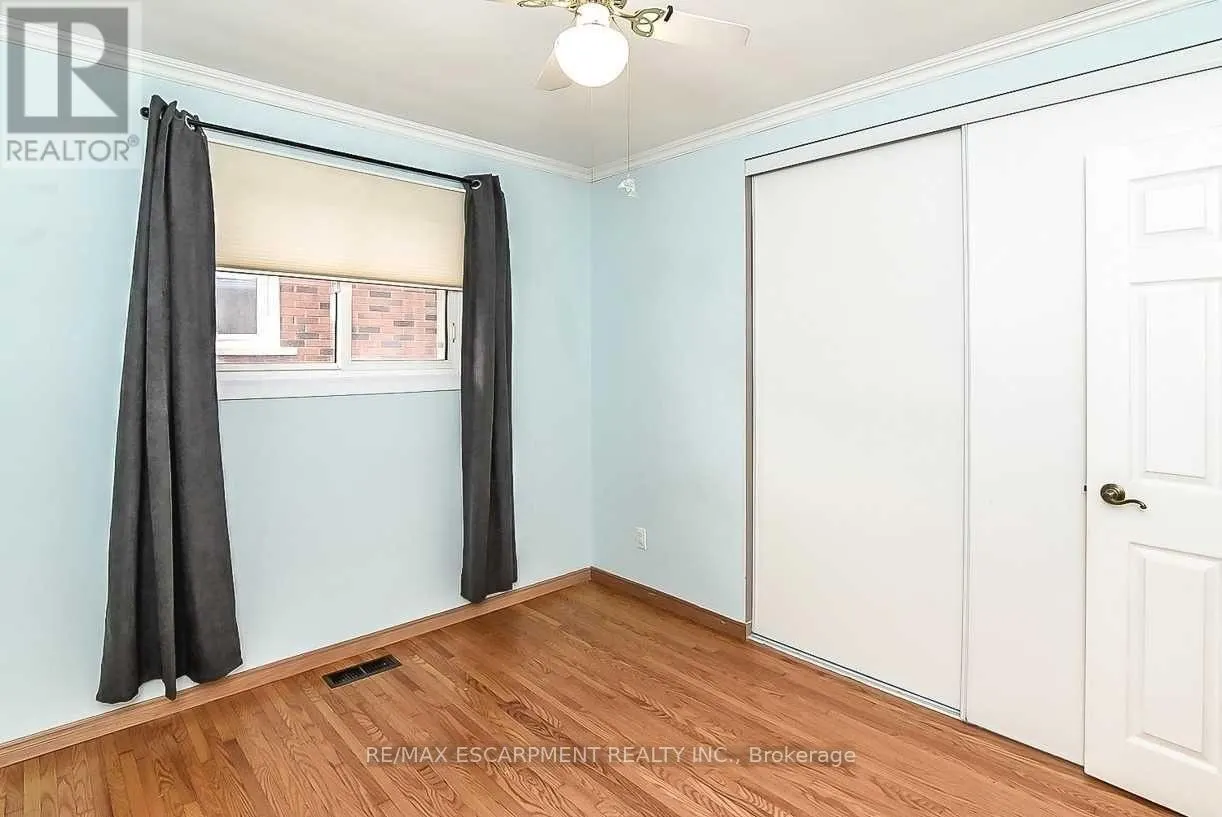 23 WOODSVIEW AVENUE W