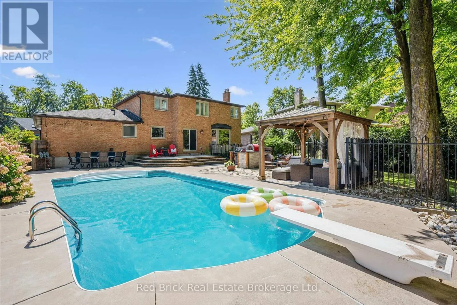 8 SUGARBUSH PLACE
