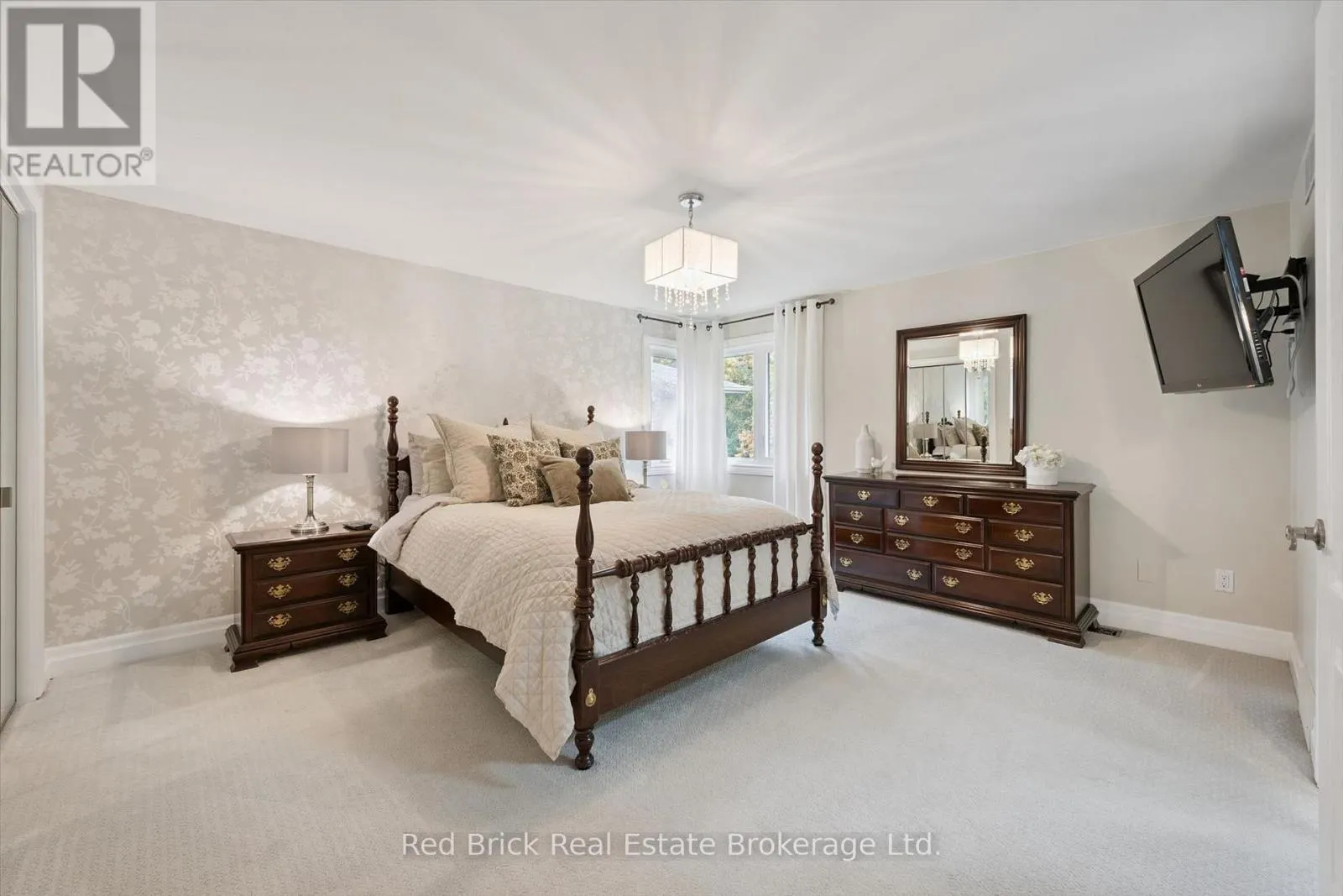 8 SUGARBUSH PLACE