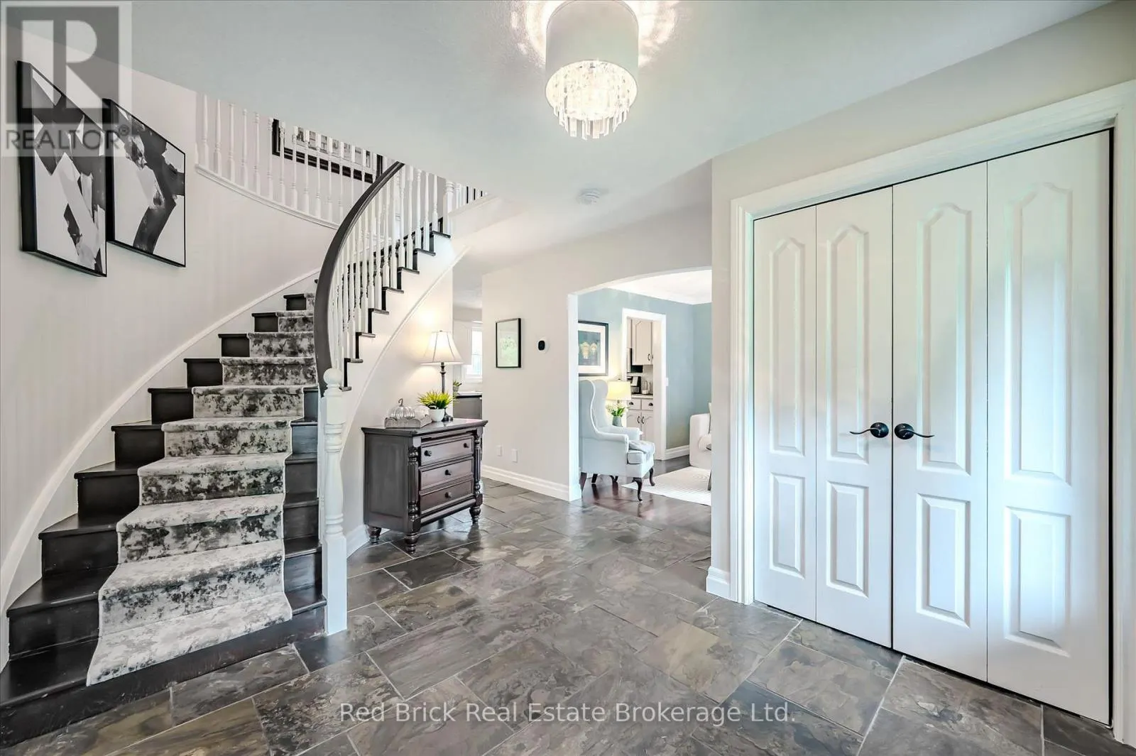 8 SUGARBUSH PLACE
