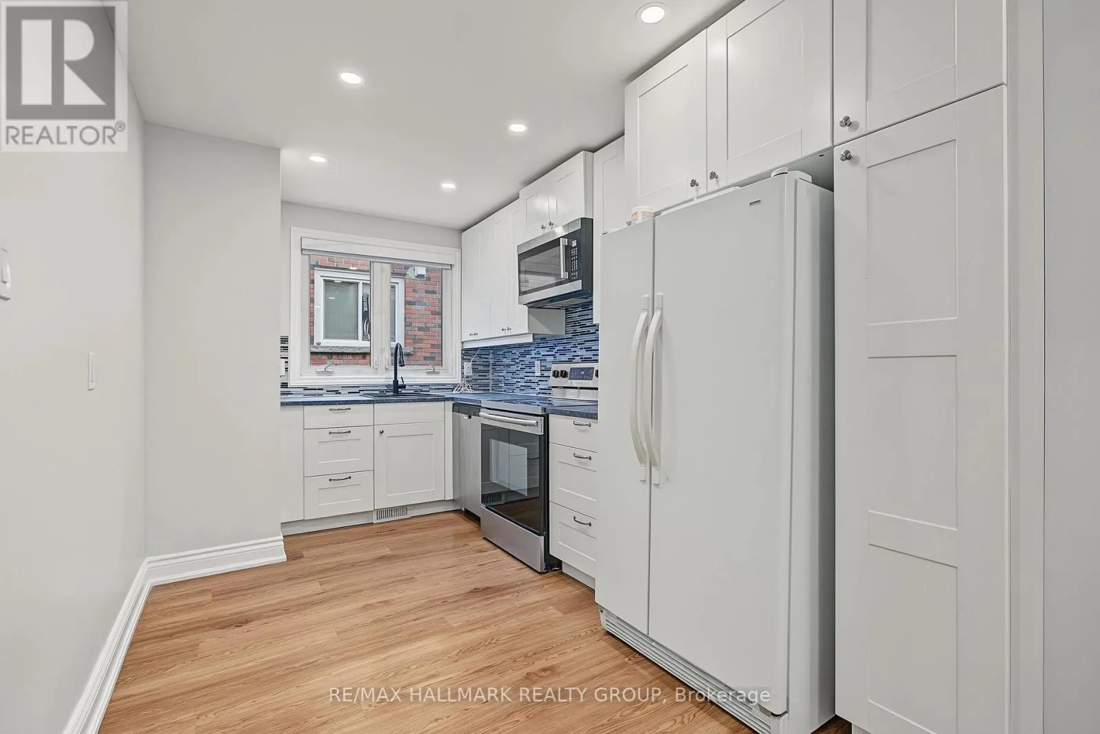 UNIT A (UPPER UNIT) - 1135 MAITLAND AVENUE