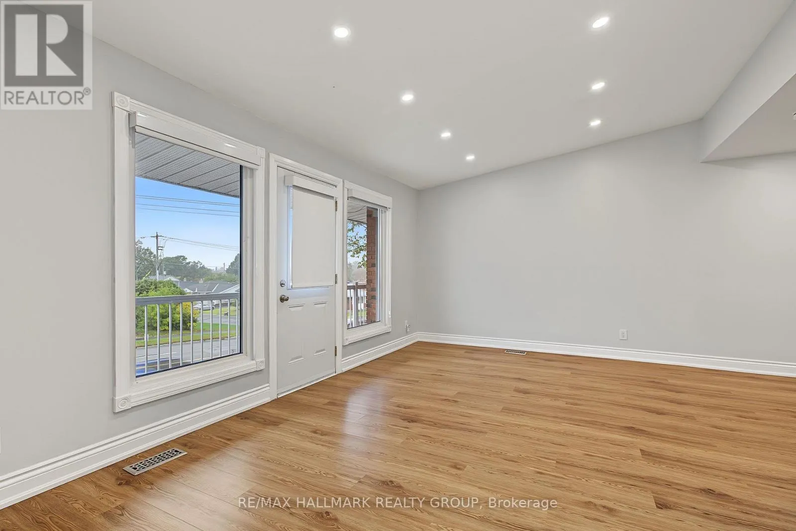 UNIT A (UPPER UNIT) - 1135 MAITLAND AVENUE