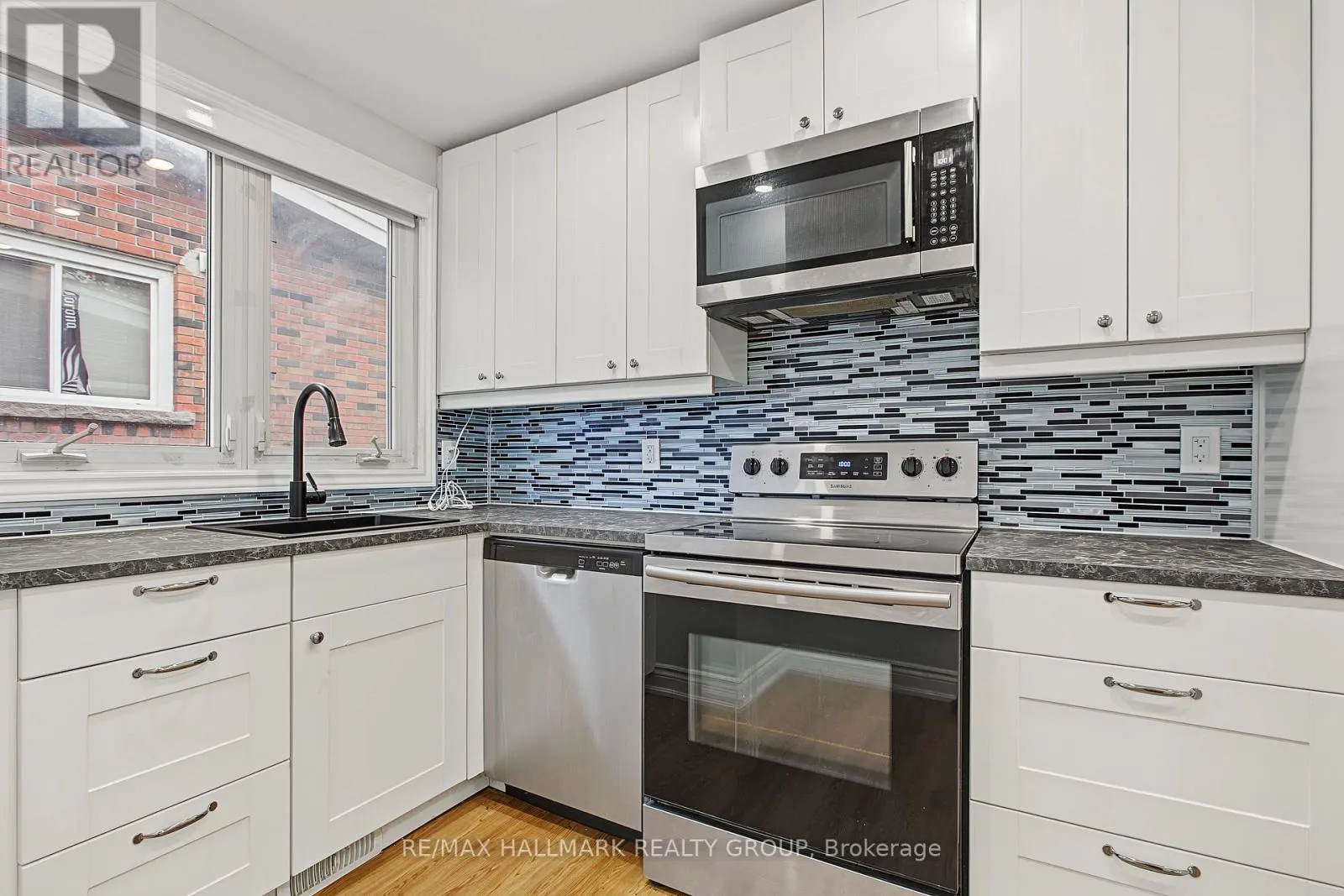 UNIT A (UPPER UNIT) - 1135 MAITLAND AVENUE