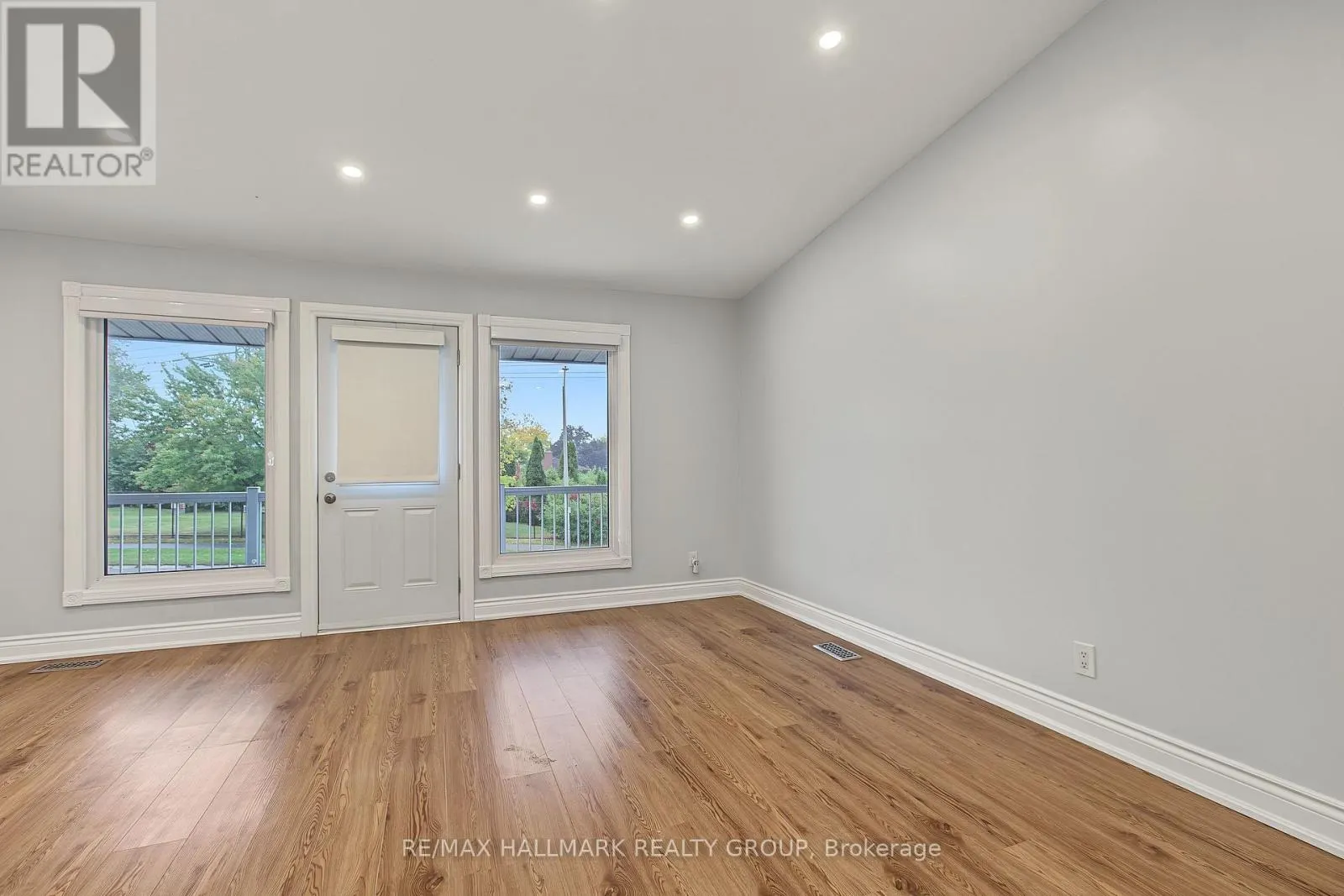 UNIT A (UPPER UNIT) - 1135 MAITLAND AVENUE