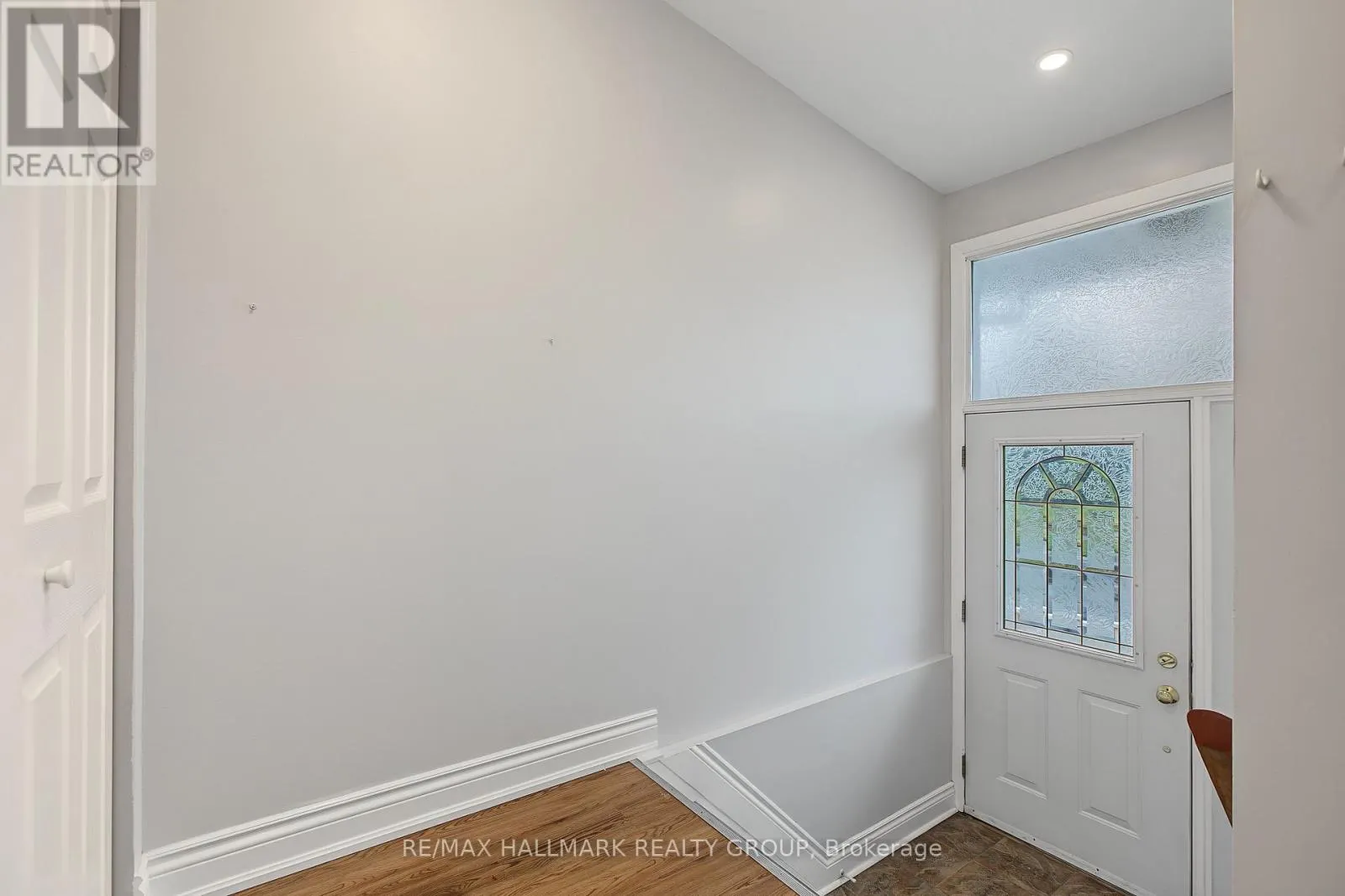 UNIT A (UPPER UNIT) - 1135 MAITLAND AVENUE