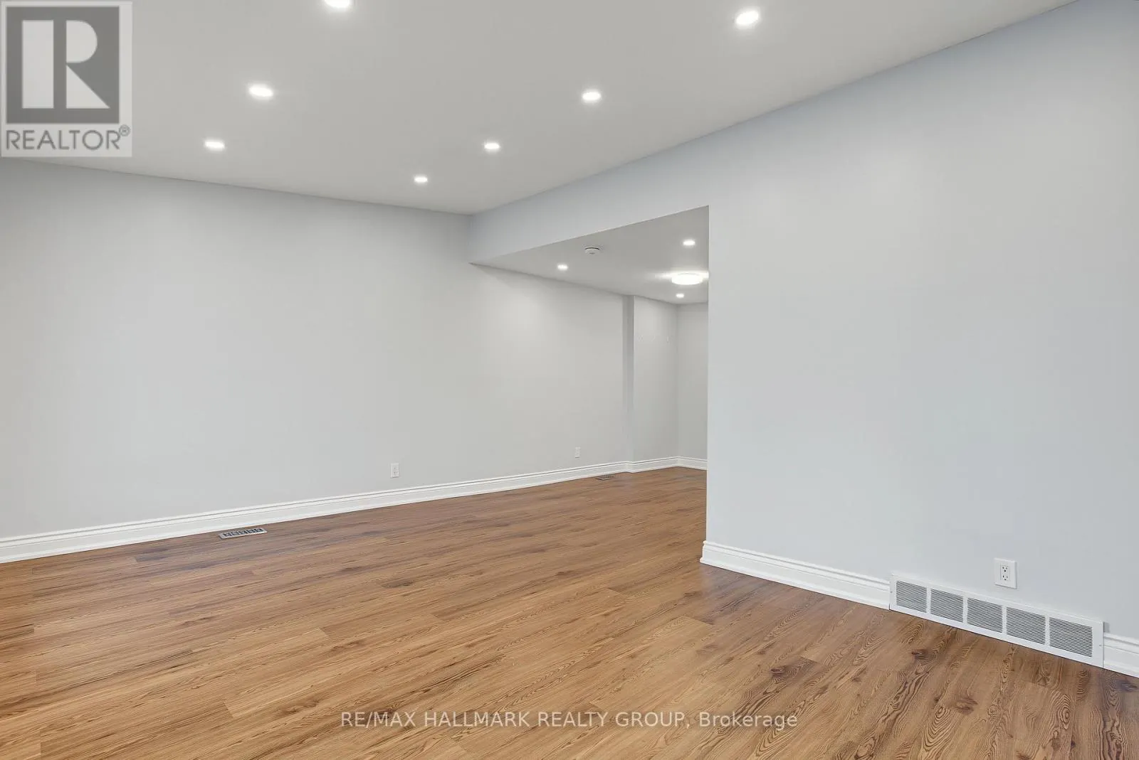 UNIT A (UPPER UNIT) - 1135 MAITLAND AVENUE