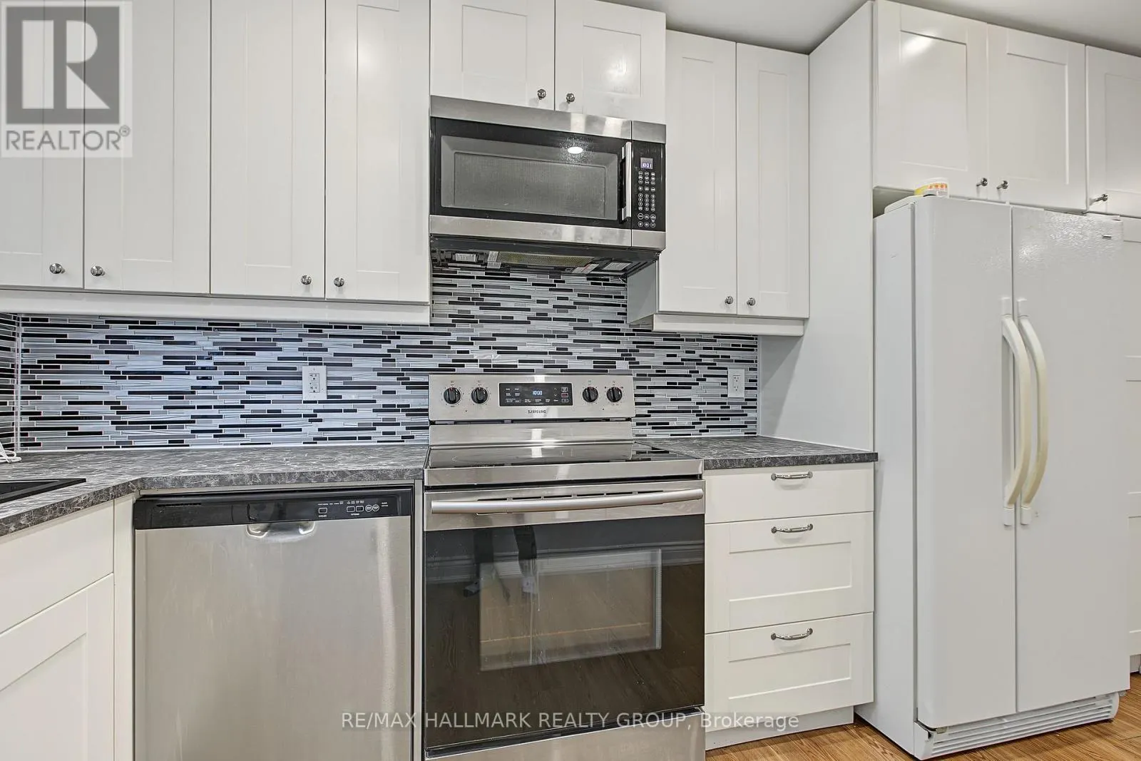 UNIT A (UPPER UNIT) - 1135 MAITLAND AVENUE
