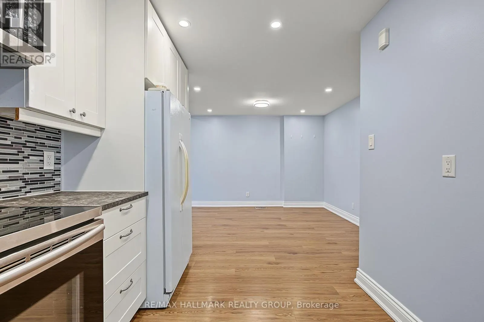 UNIT A (UPPER UNIT) - 1135 MAITLAND AVENUE