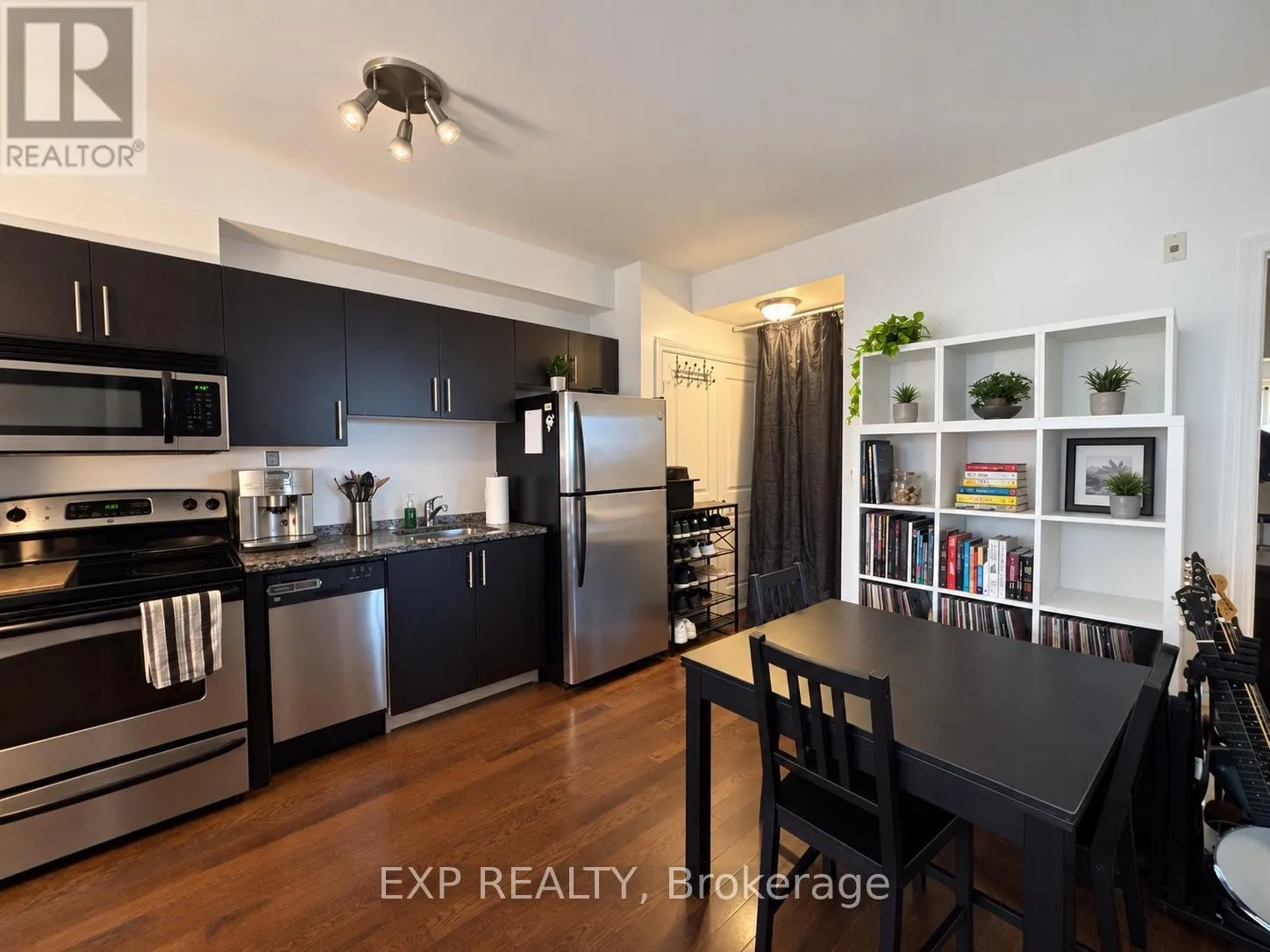 108 - 429 KENT STREET