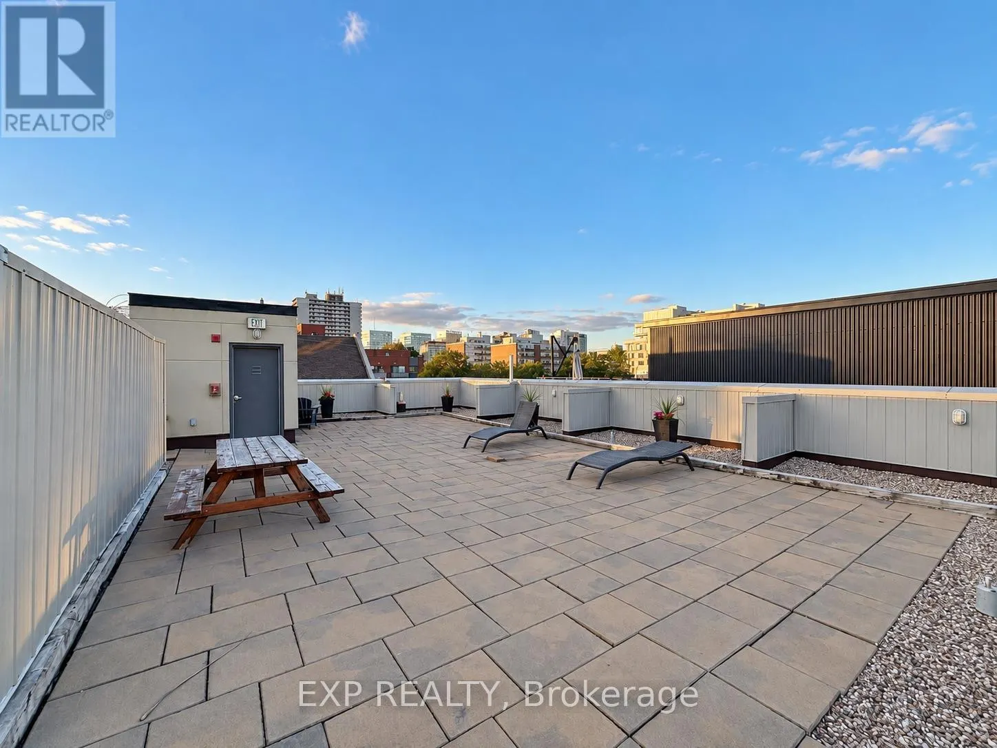 108 - 429 KENT STREET