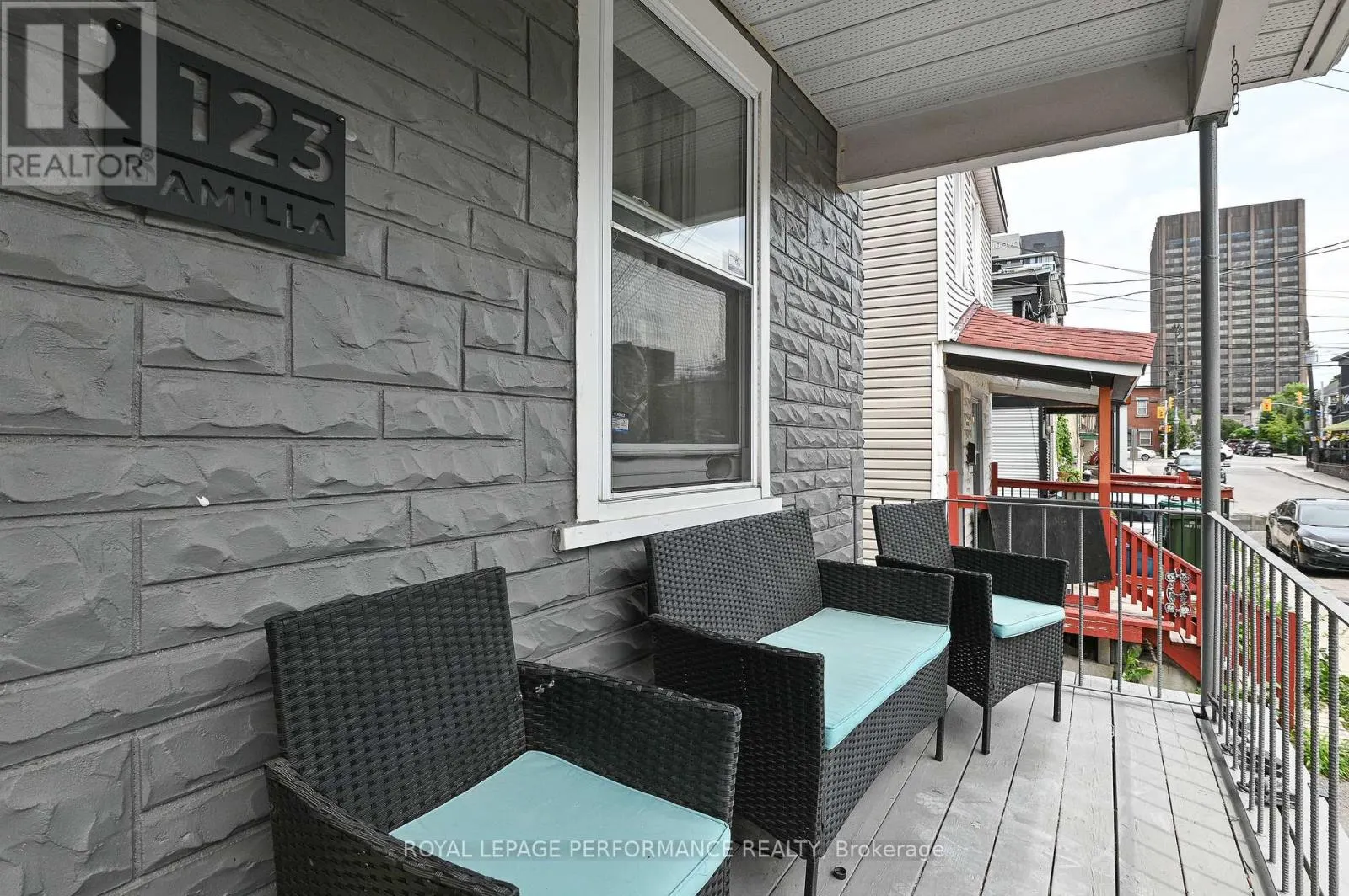 2 - 123 PAMILLA STREET W