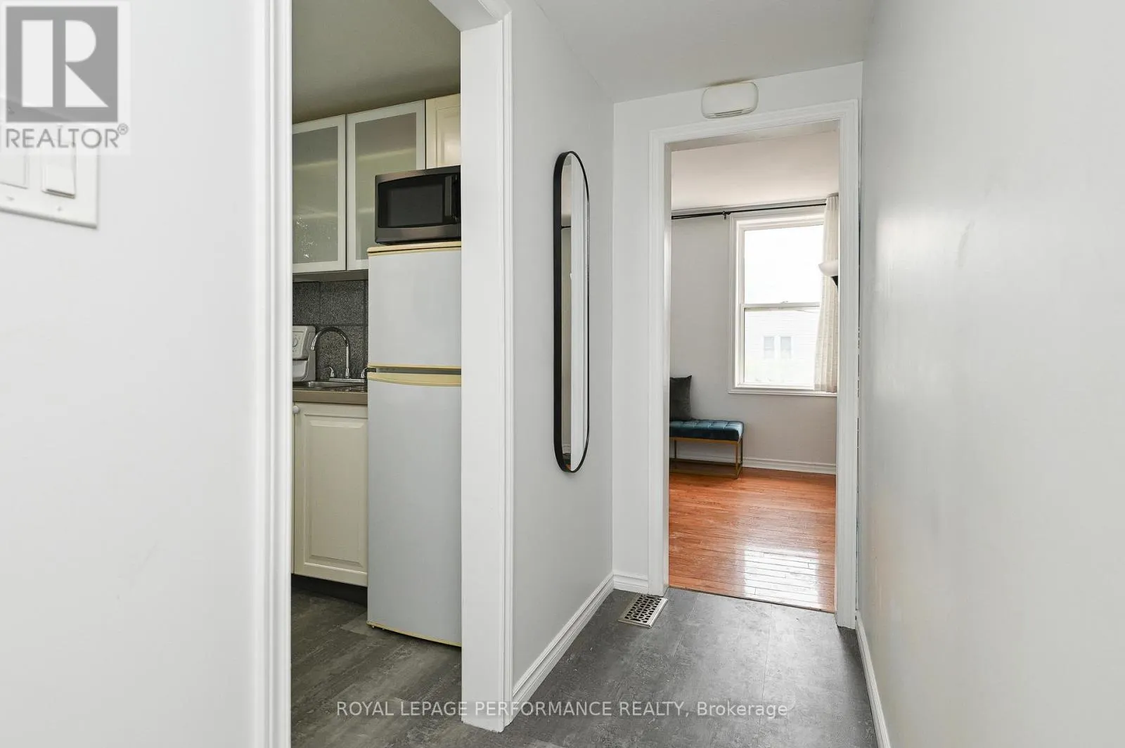 2 - 123 PAMILLA STREET W