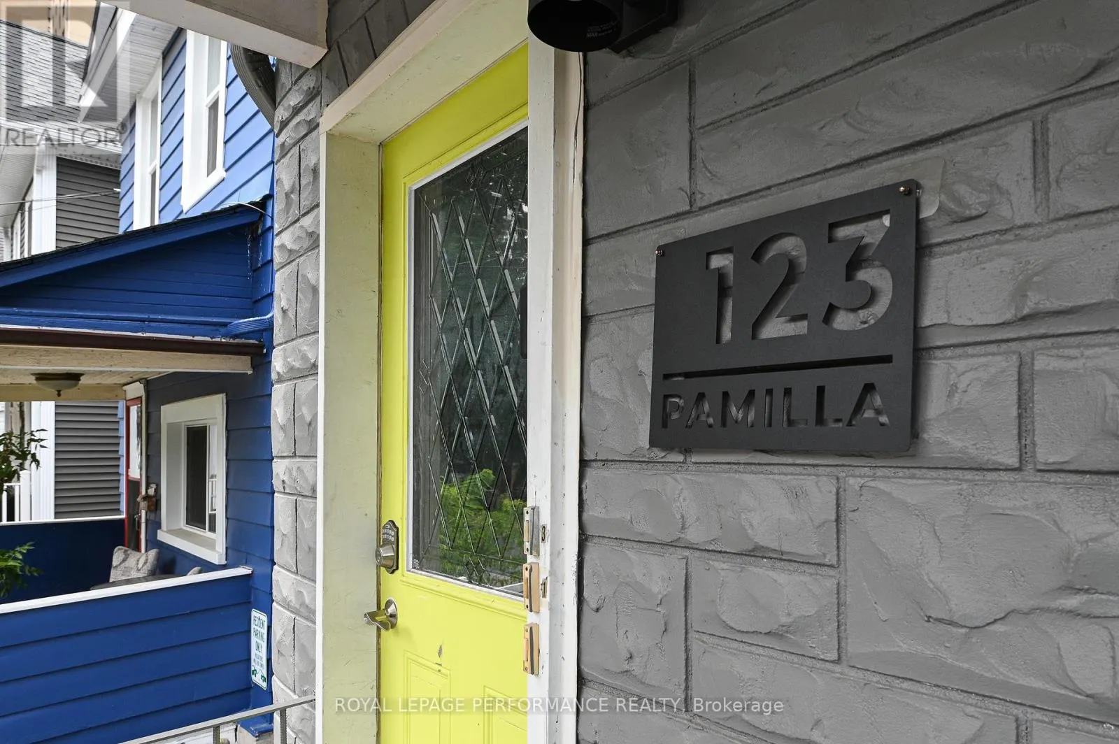2 - 123 PAMILLA STREET W