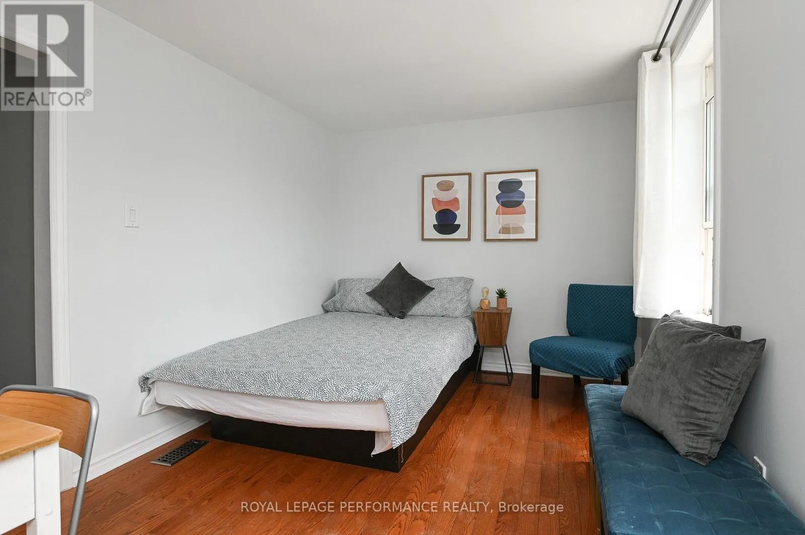 2 - 123 PAMILLA STREET W