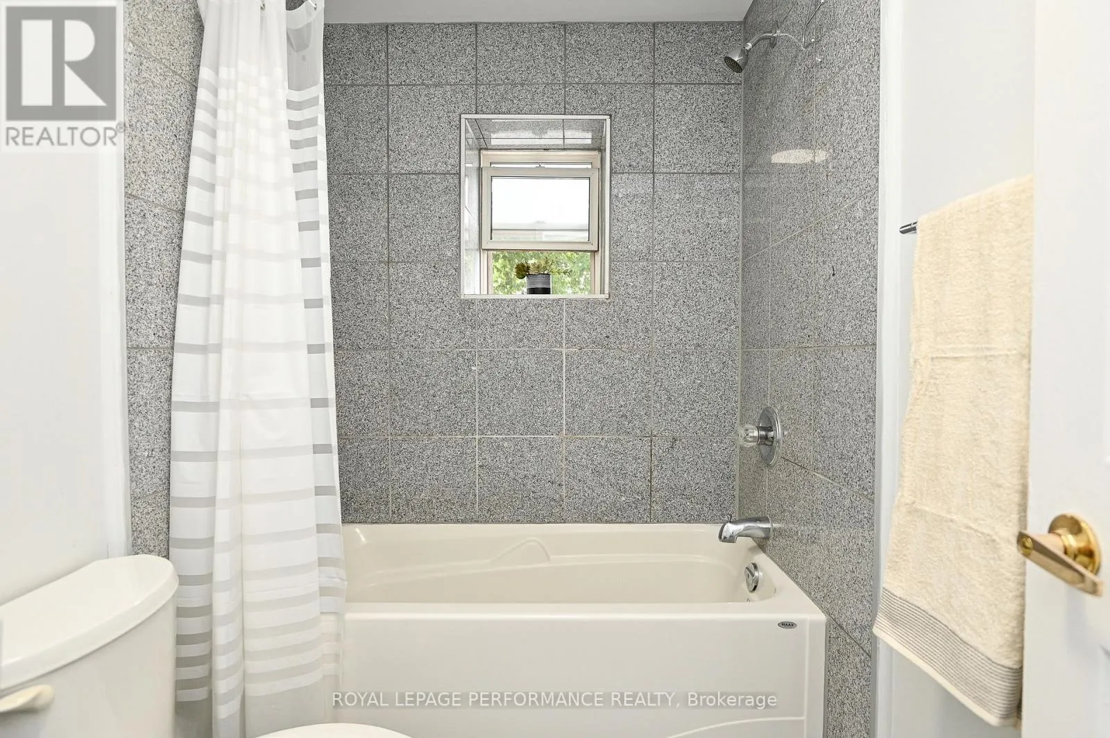 2 - 123 PAMILLA STREET W