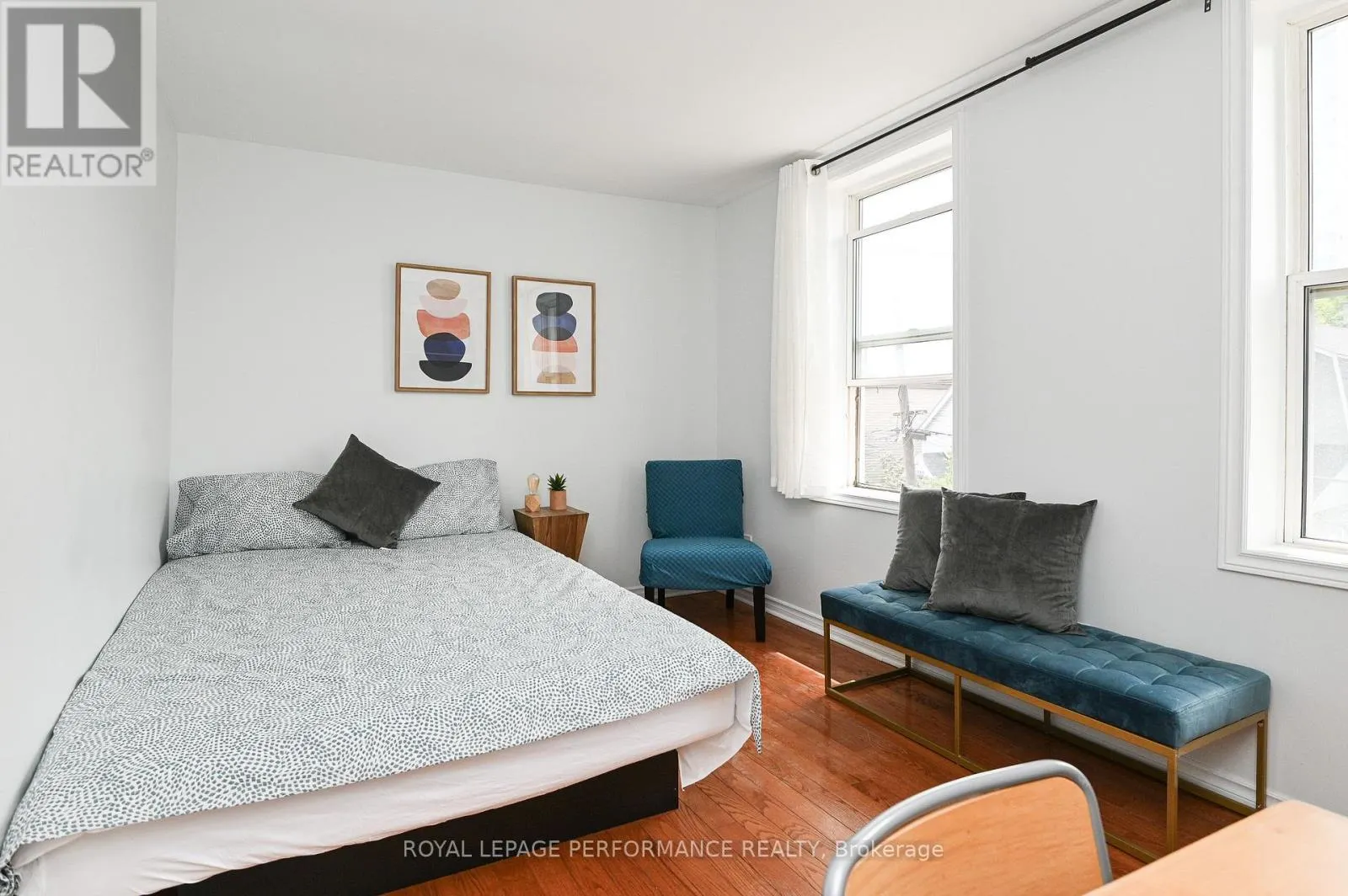 2 - 123 PAMILLA STREET W