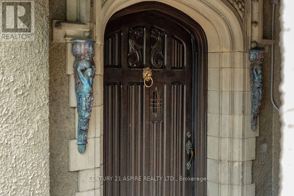 353 MACKAY STREET