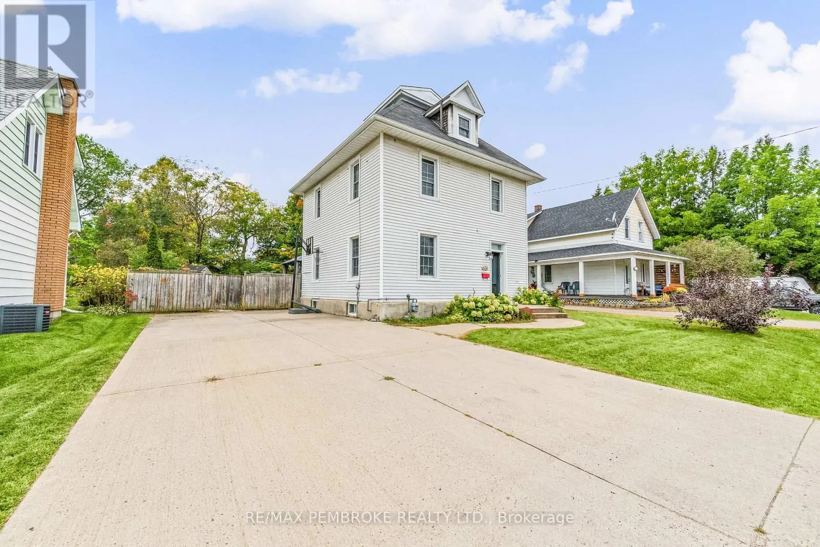 626 HAMILTON STREET W