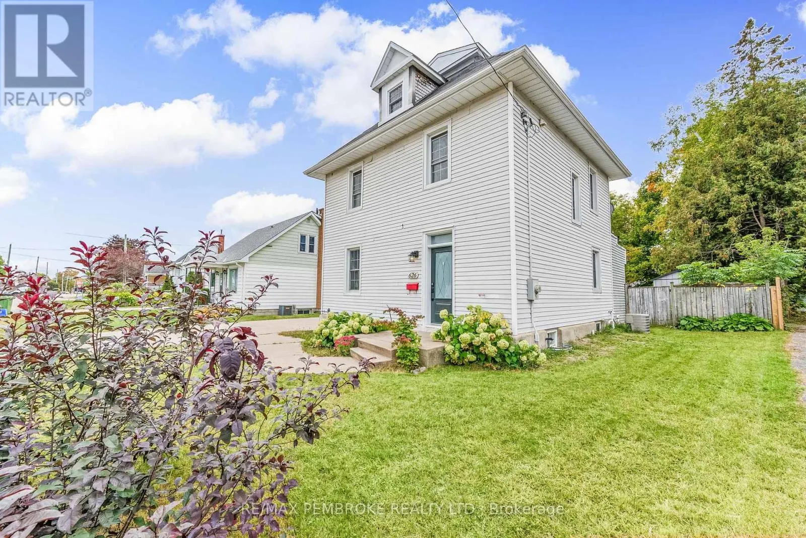 626 HAMILTON STREET W