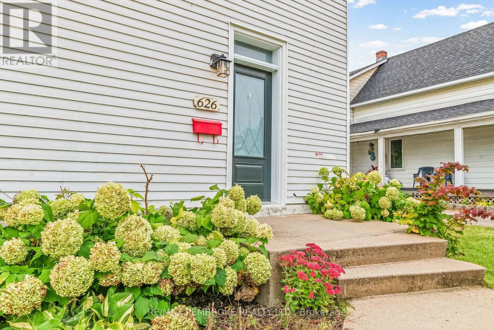 626 HAMILTON STREET W