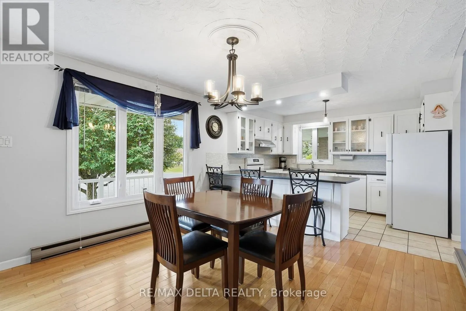 6 PLACE MADELEINE STREET