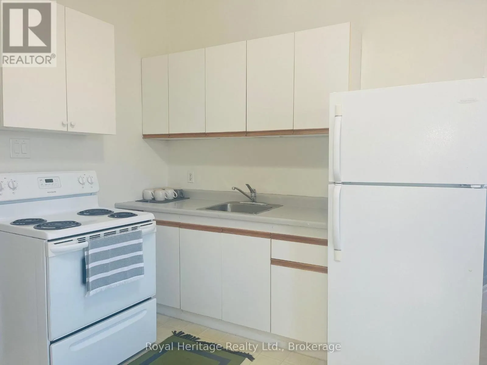 3 - 80 BRIDGE STREET W #3