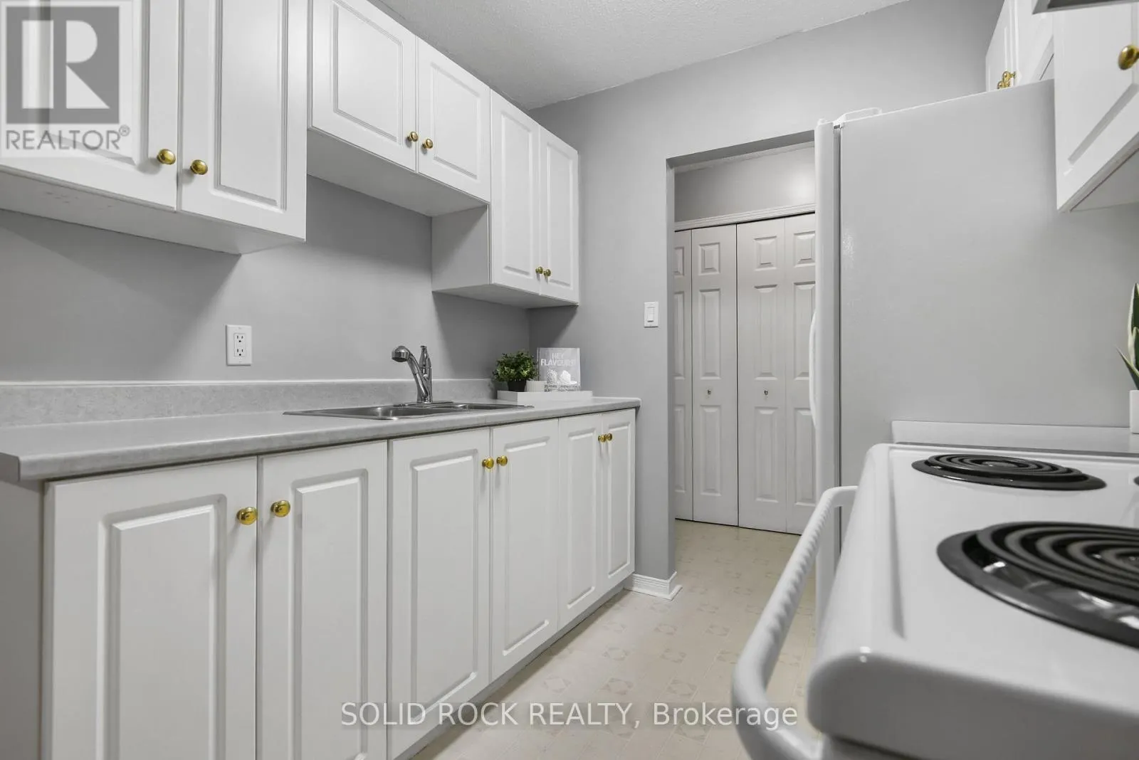 207 - 190 ELGIN STREET W