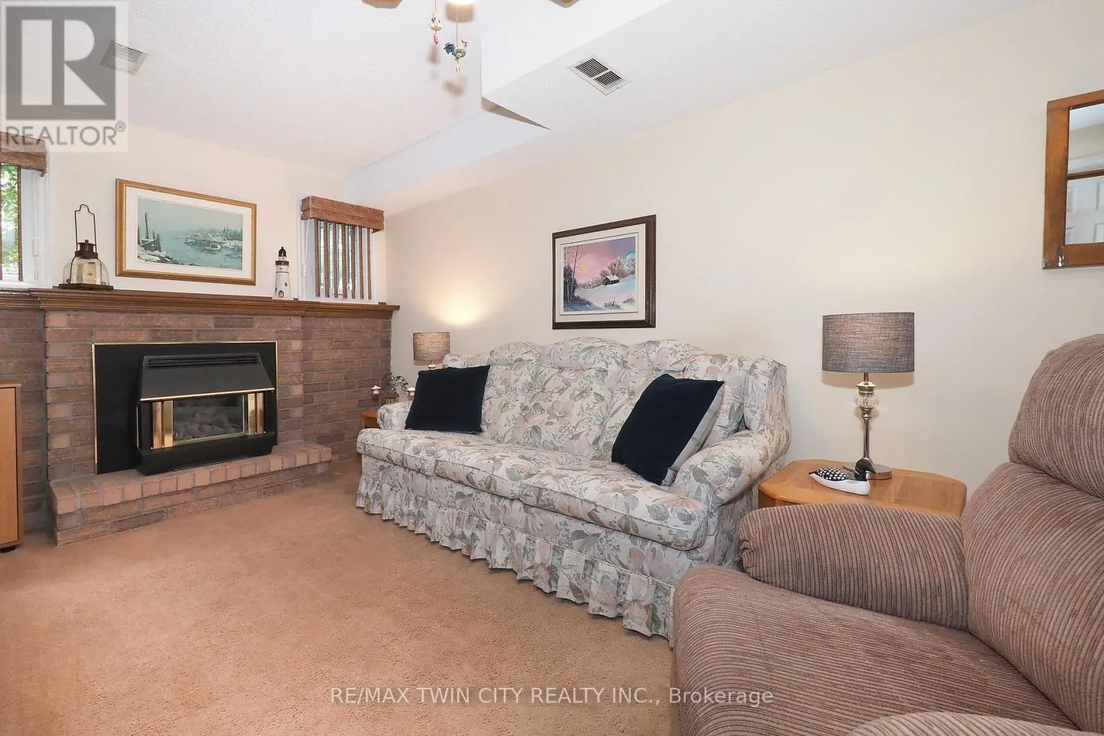 34 - 375 HOLIDAY INN DRIVE