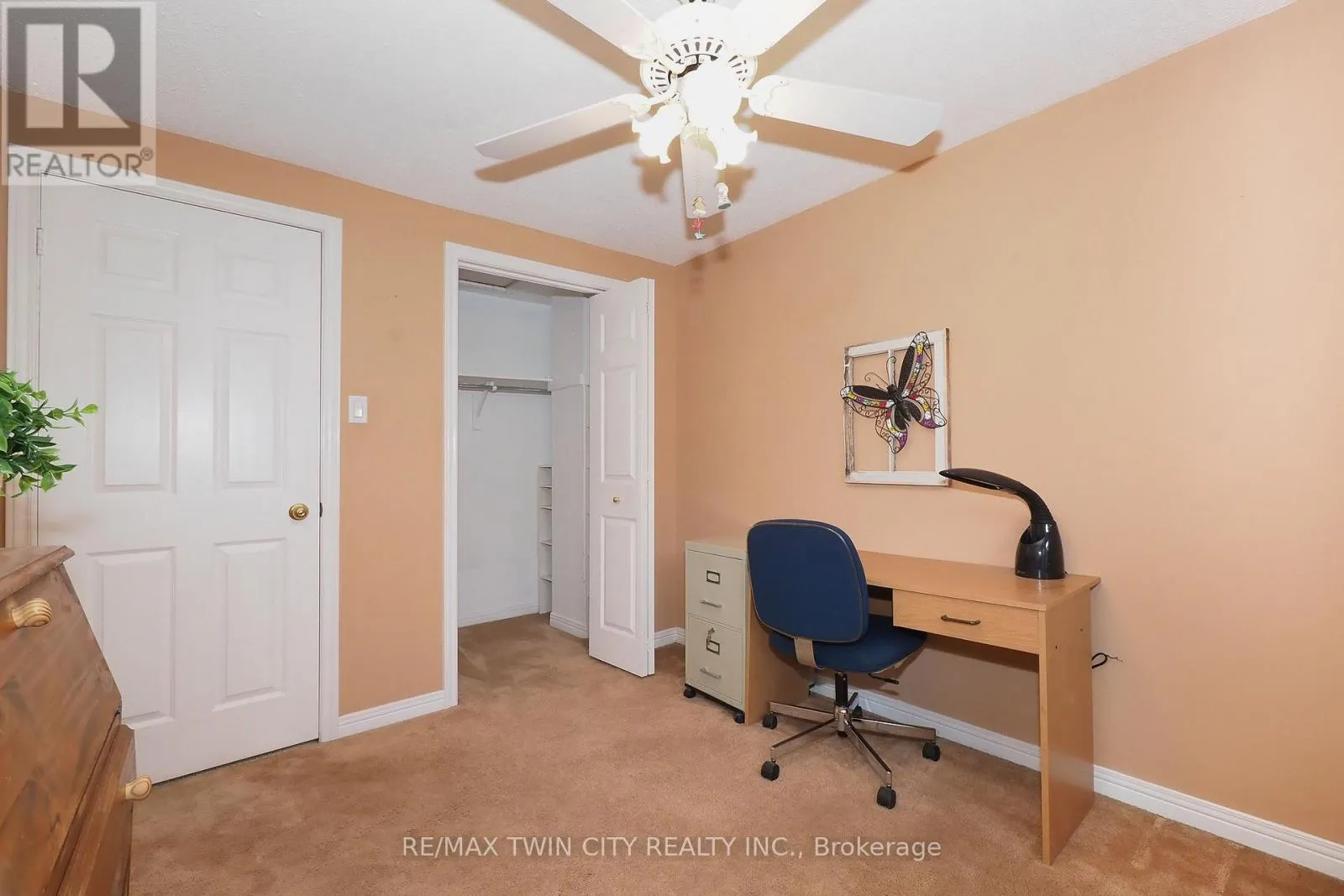 34 - 375 HOLIDAY INN DRIVE