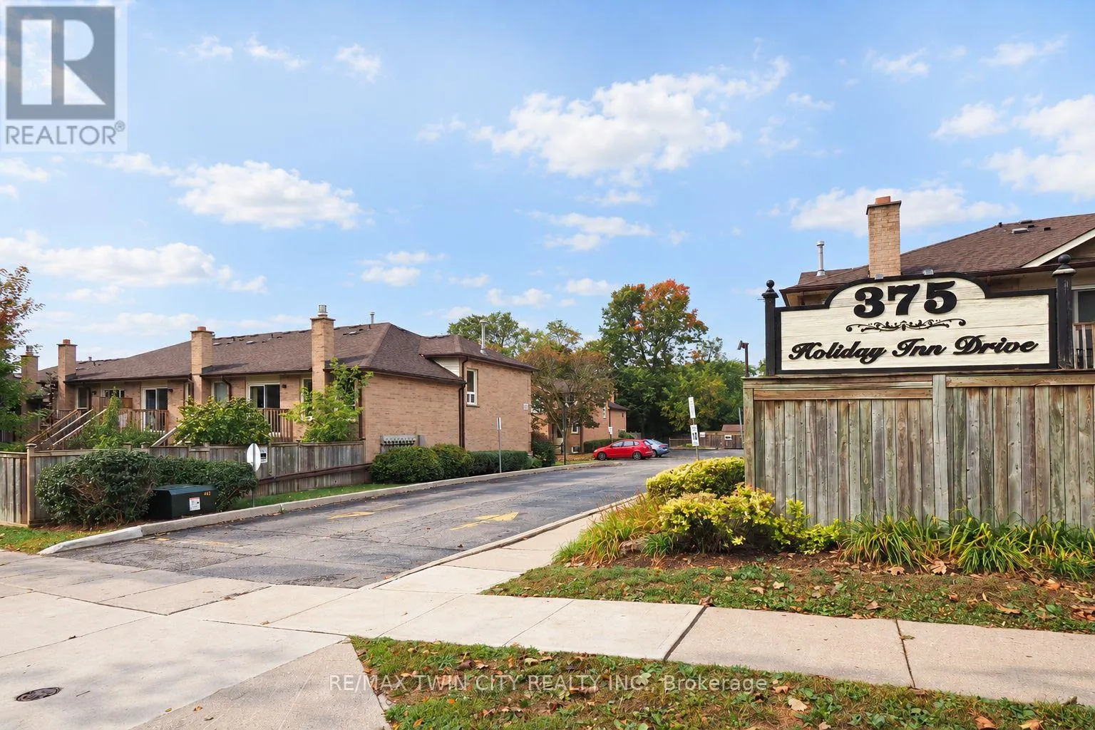 34 - 375 HOLIDAY INN DRIVE
