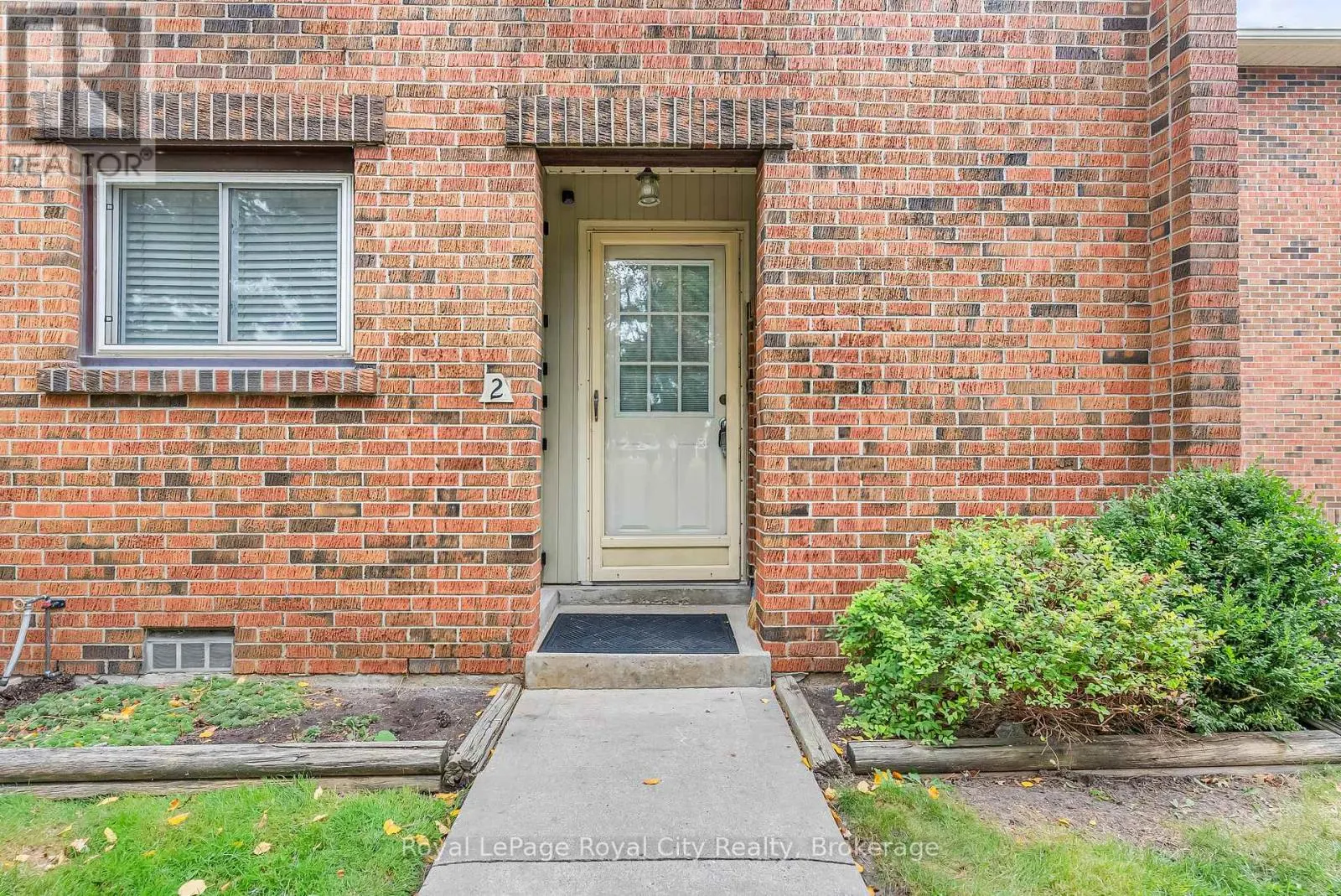 62 - 201 SILVERCREEK PARKWAY N #62