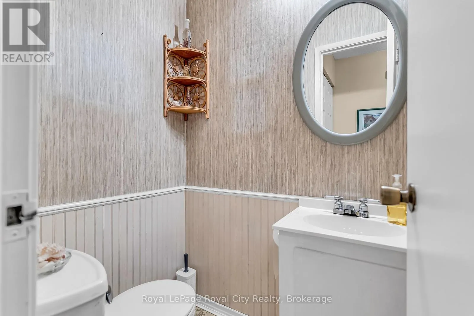 62 - 201 SILVERCREEK PARKWAY N #62