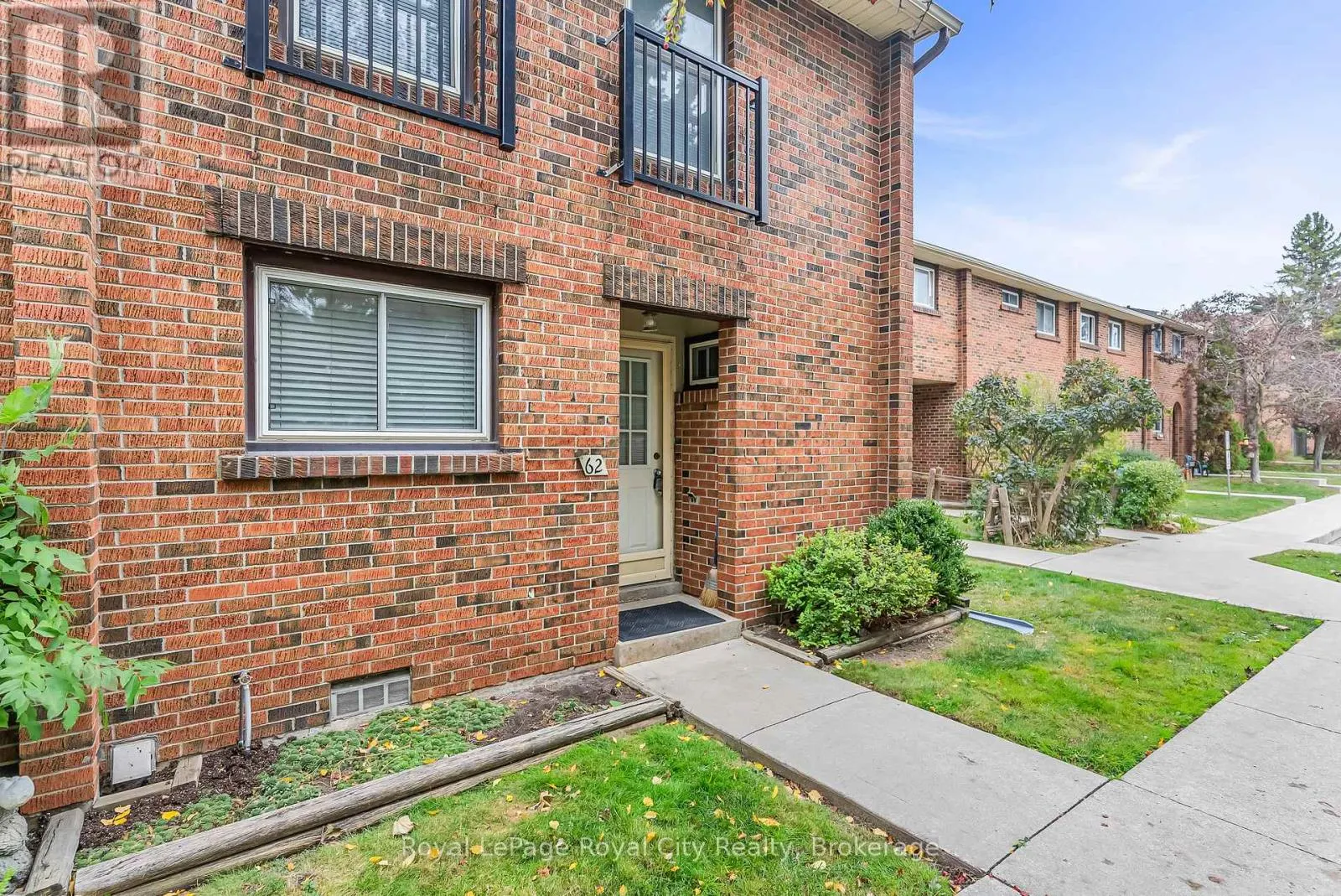 62 - 201 SILVERCREEK PARKWAY N #62