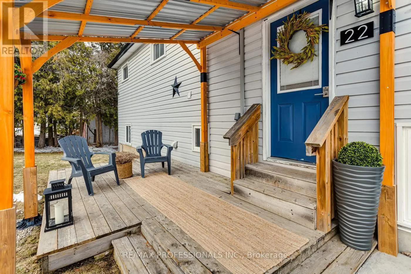 22 LAWRENCE STREET N