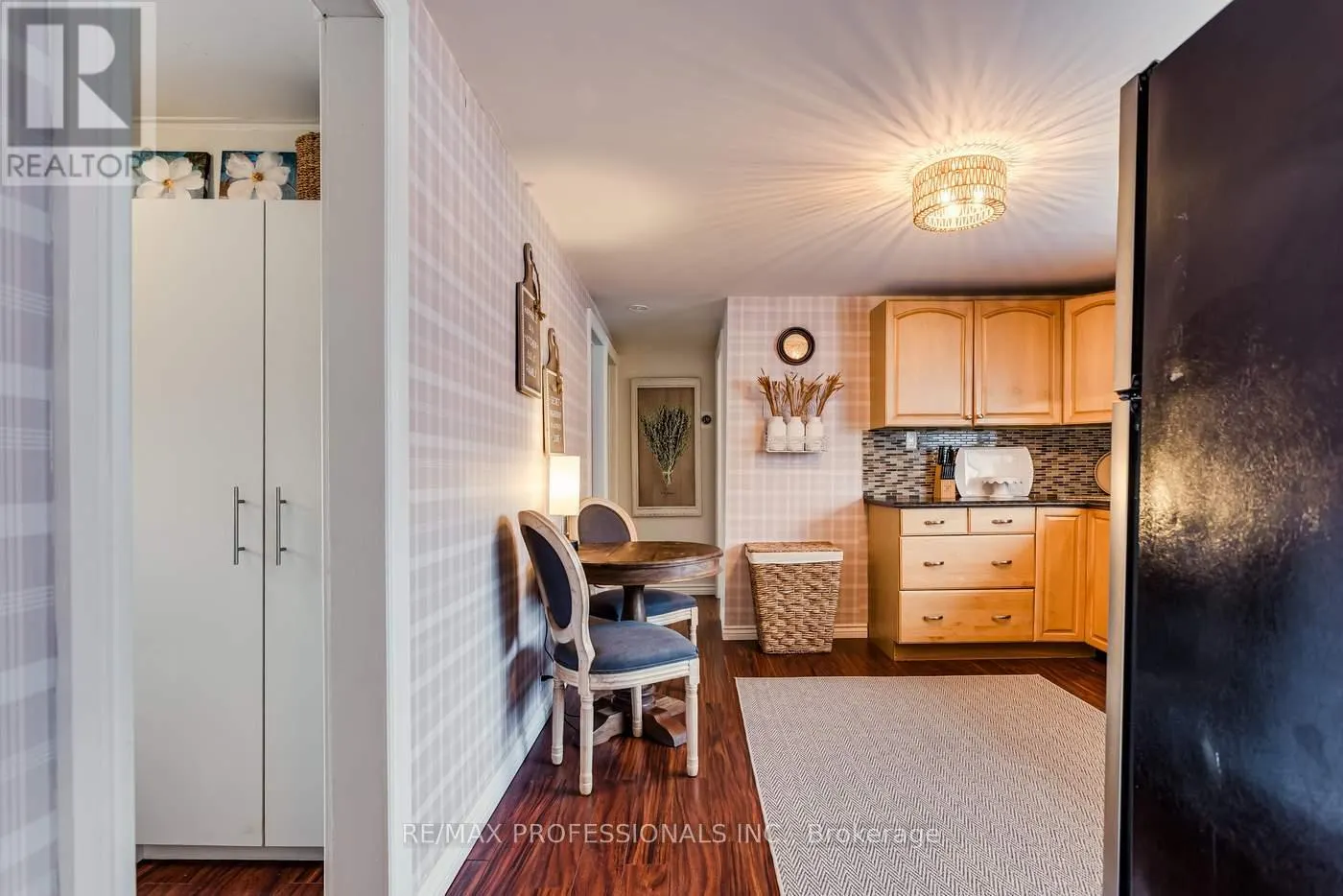 22 LAWRENCE STREET N