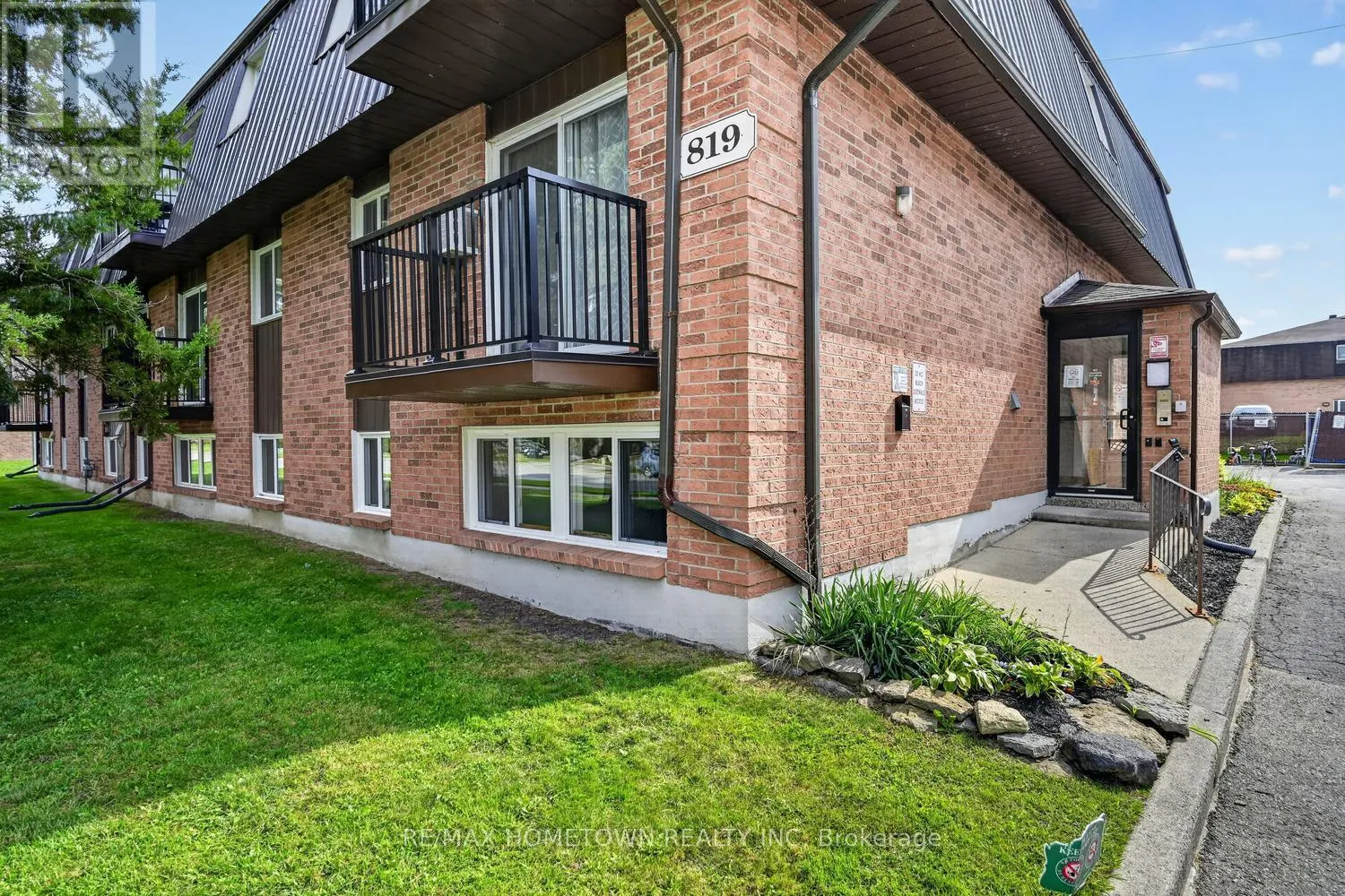 1 - 819 MACODRUM DRIVE