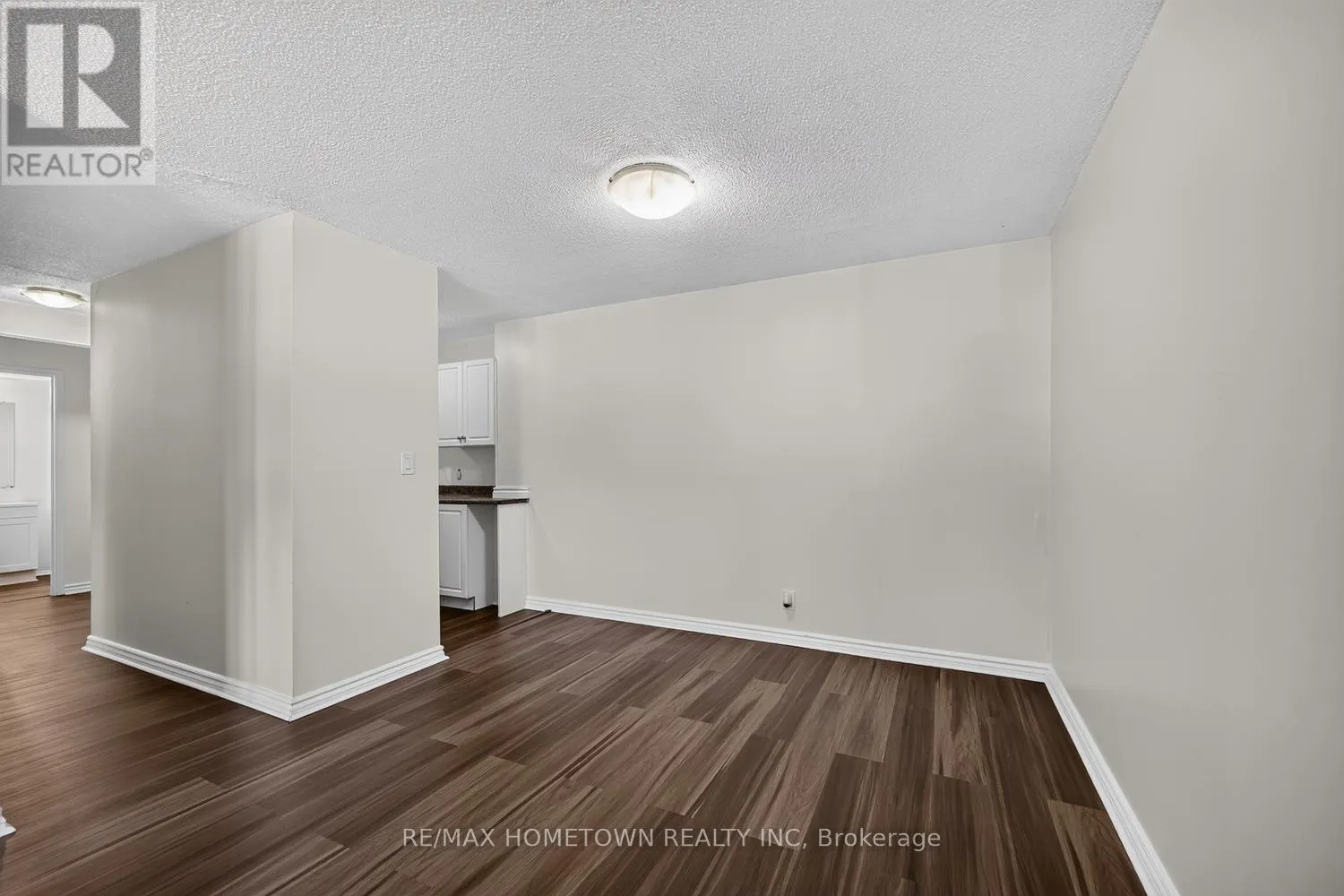 1 - 819 MACODRUM DRIVE
