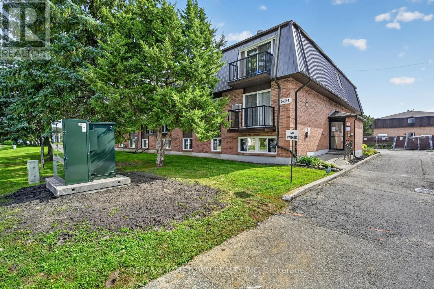 1 - 819 MACODRUM DRIVE