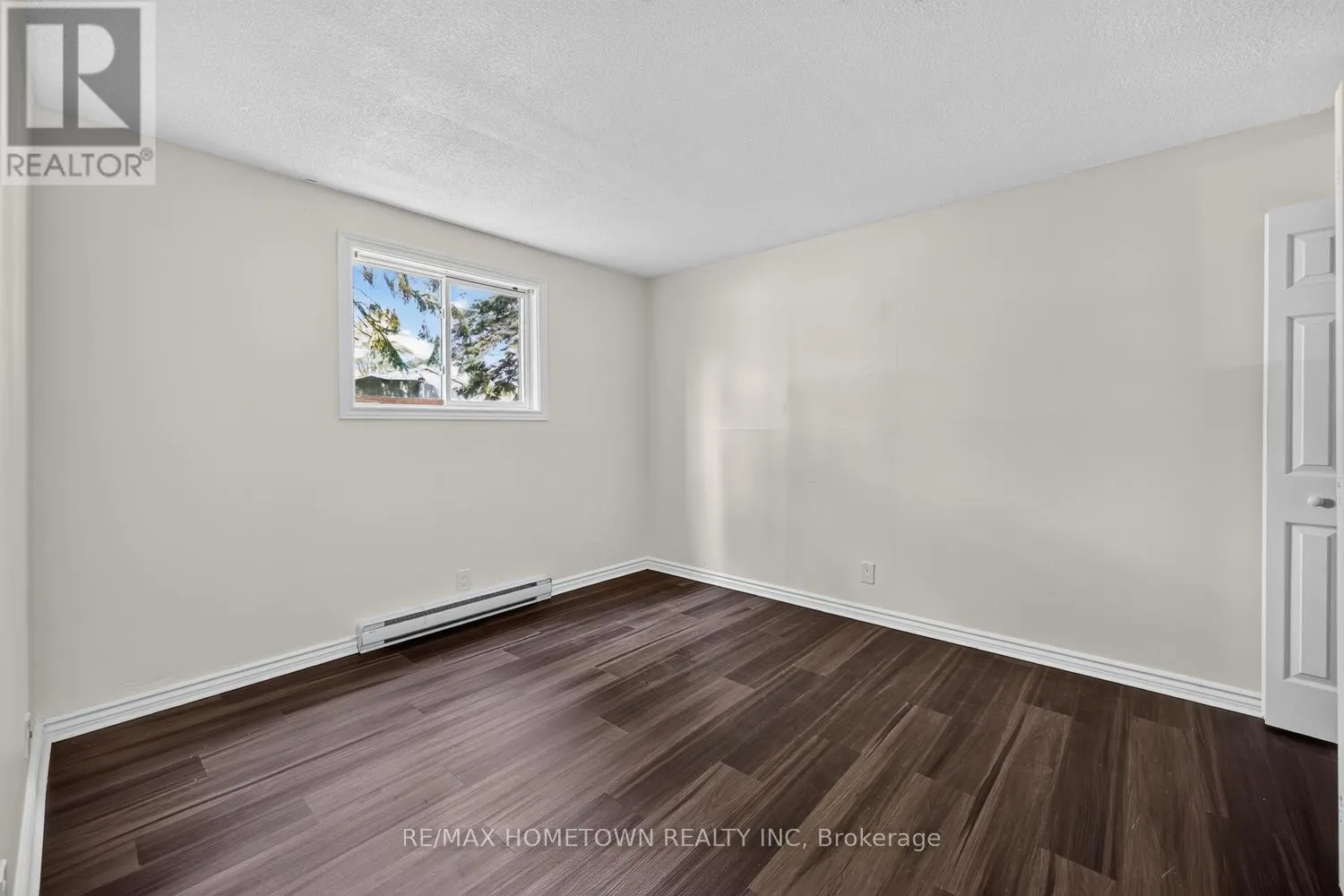 1 - 819 MACODRUM DRIVE