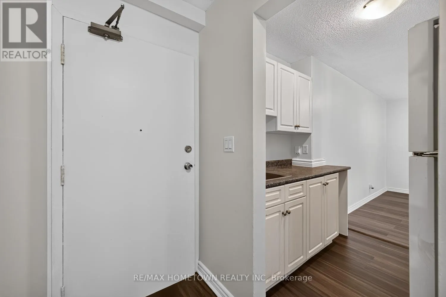 1 - 819 MACODRUM DRIVE