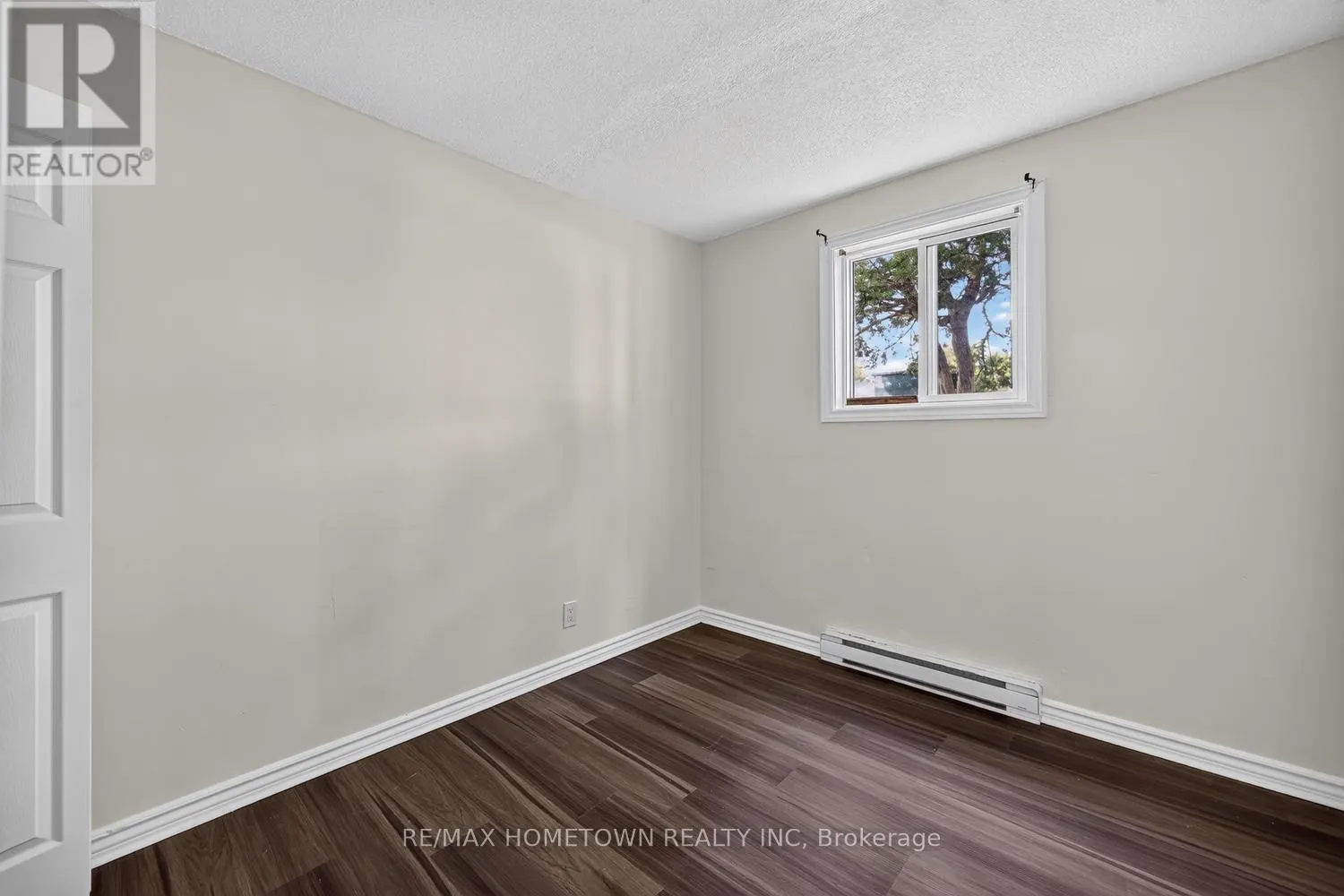 1 - 819 MACODRUM DRIVE