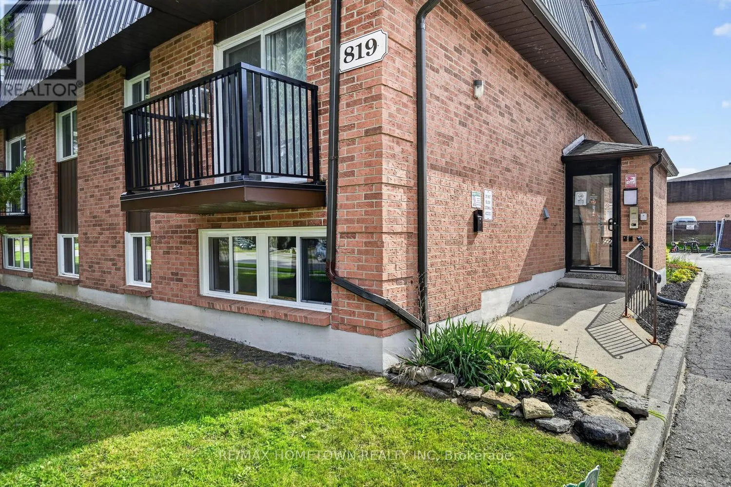 1 - 819 MACODRUM DRIVE