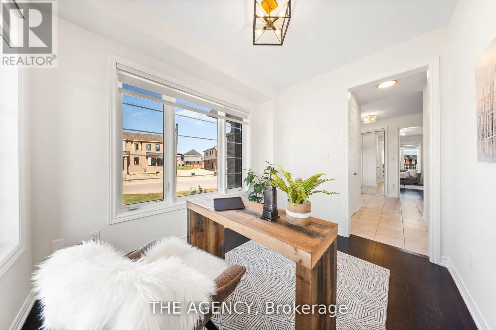 1 BEE CRESCENT
