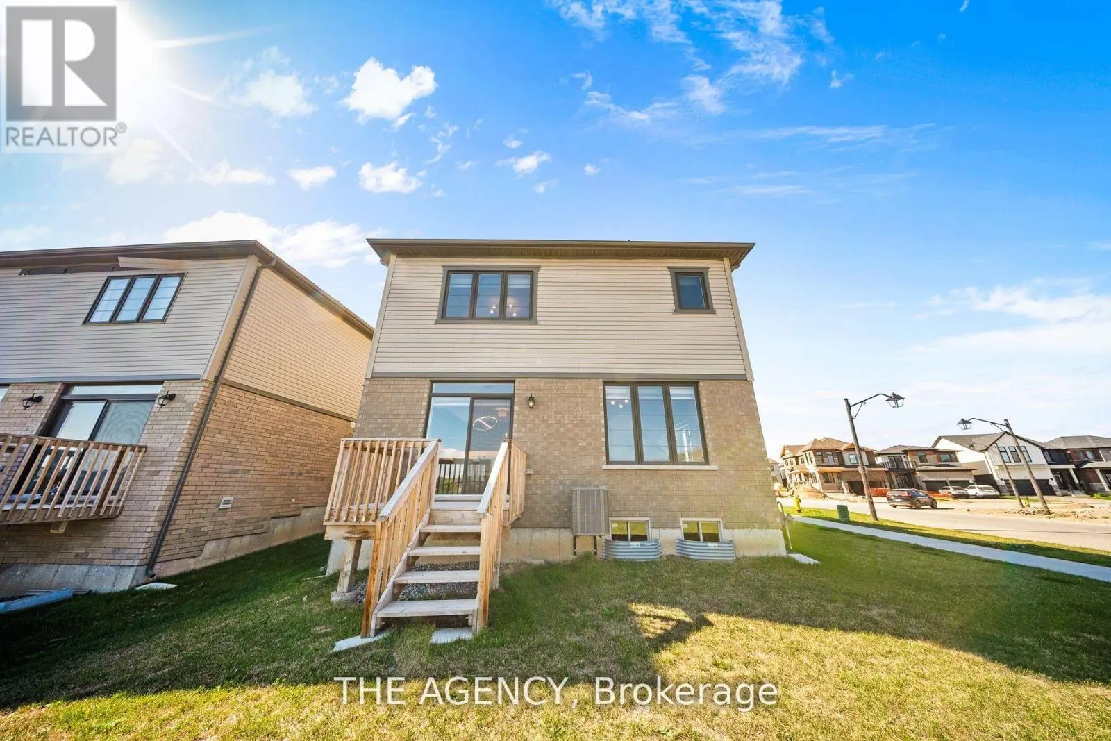 1 BEE CRESCENT