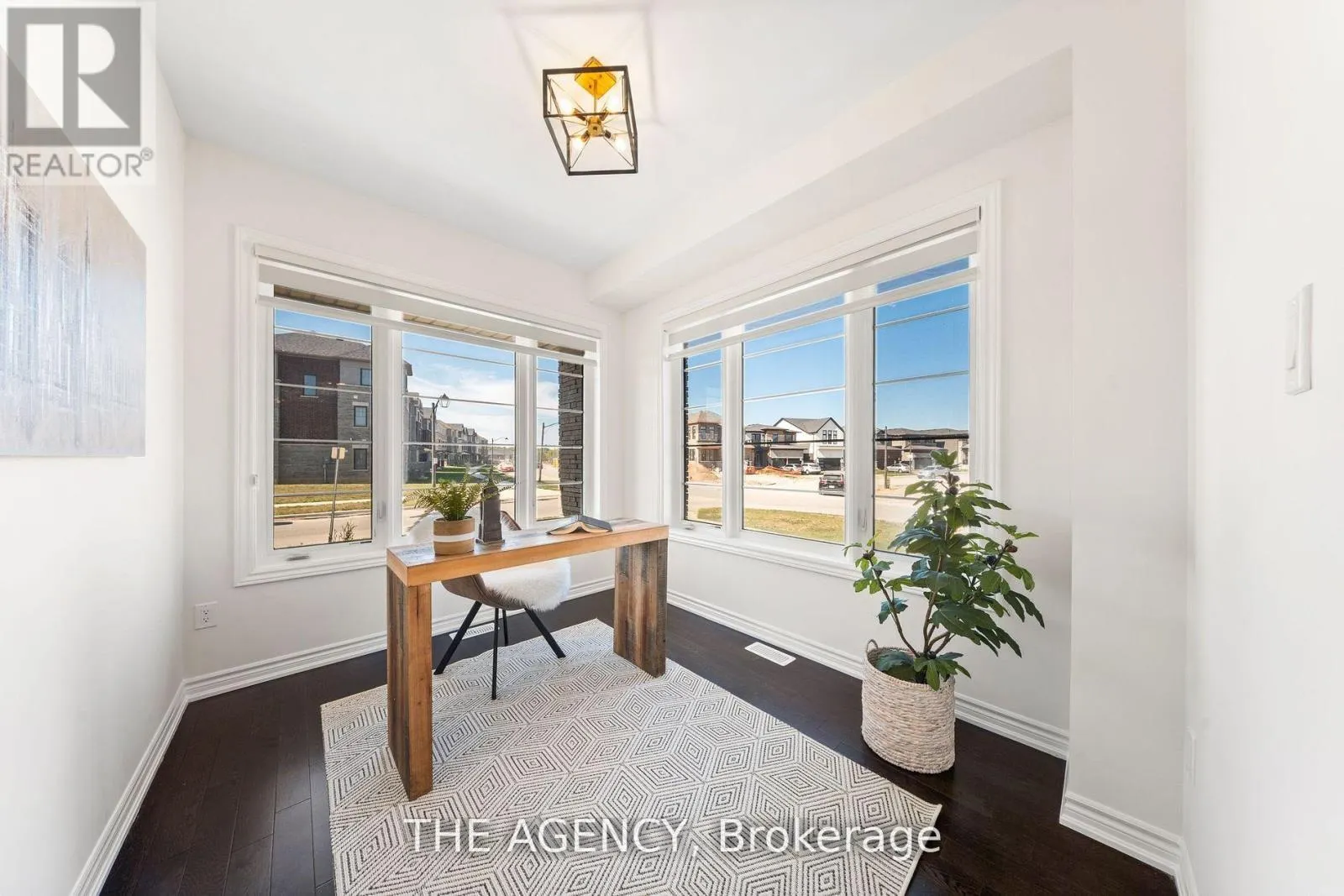 1 BEE CRESCENT