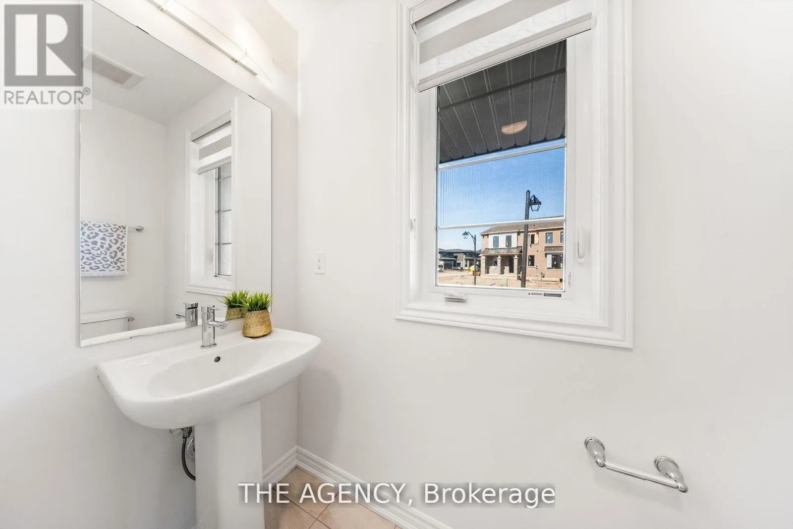 1 BEE CRESCENT