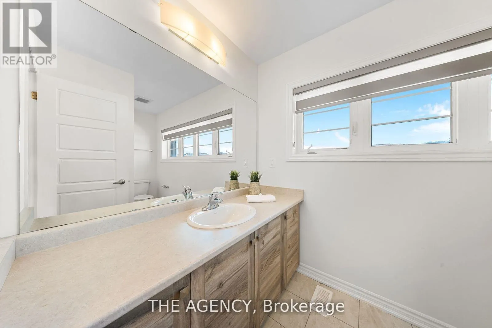 1 BEE CRESCENT
