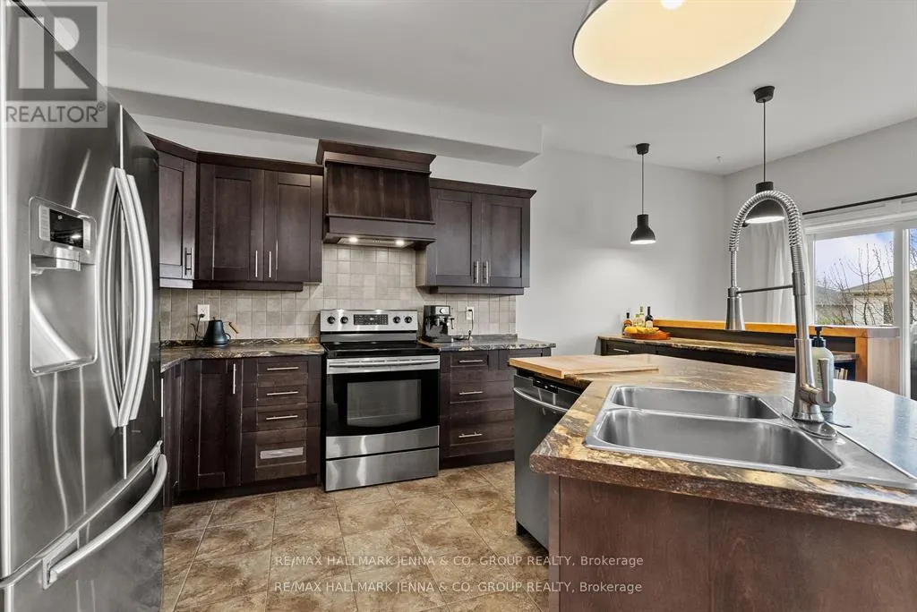 281 TOPAZE CRESCENT