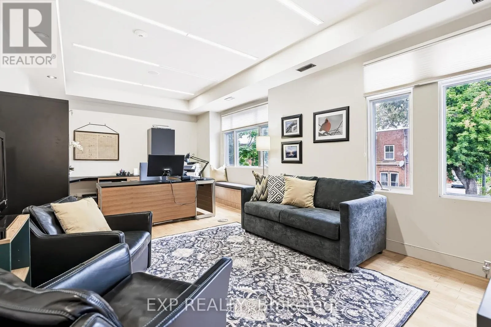 UNIT 1 LEVEL 1 - 122 GUIGUES AVENUE W